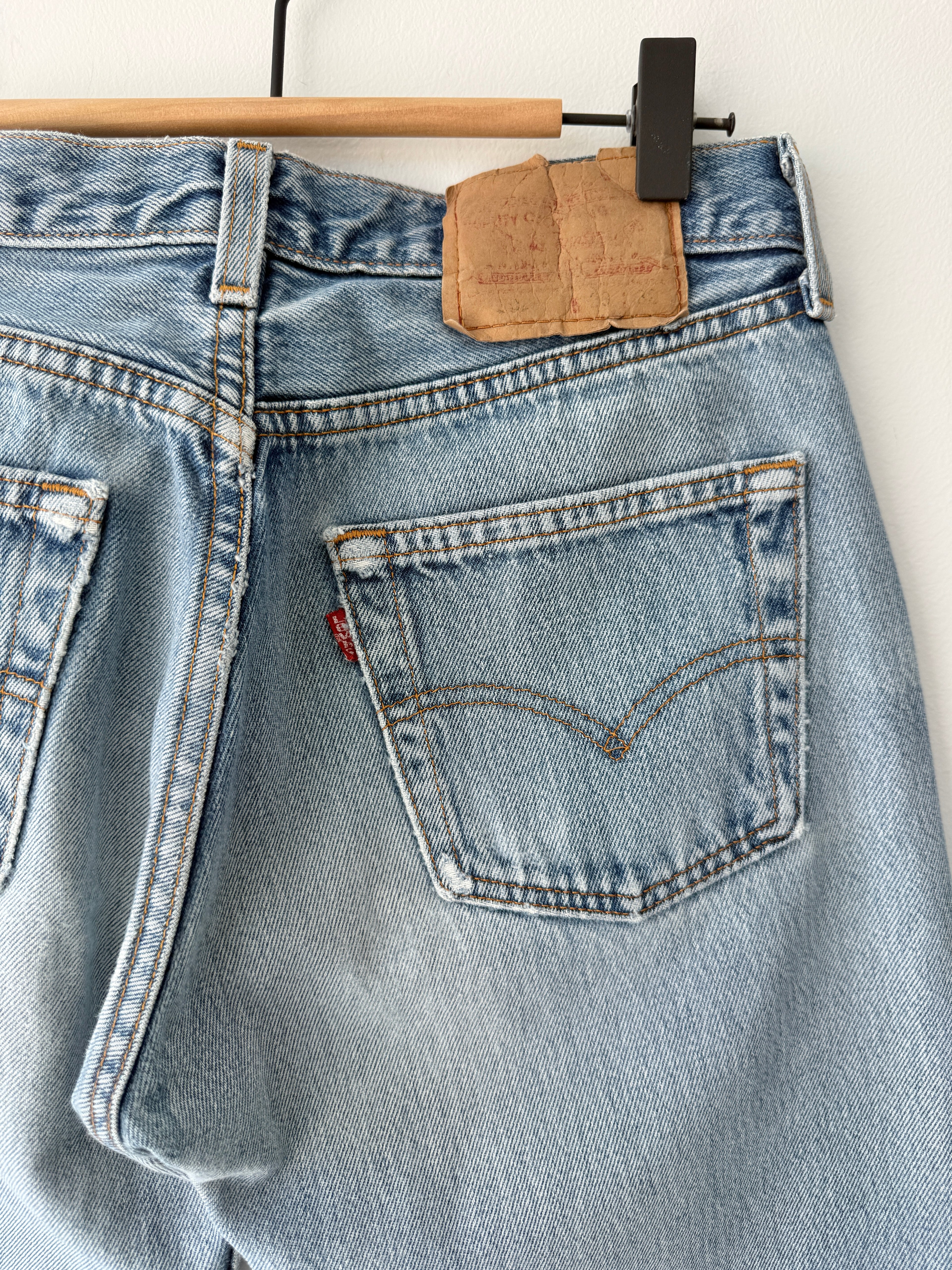 Soft W27 L30 vintage Levis 501 26/27” measured waist medium blue 90s USA  501s