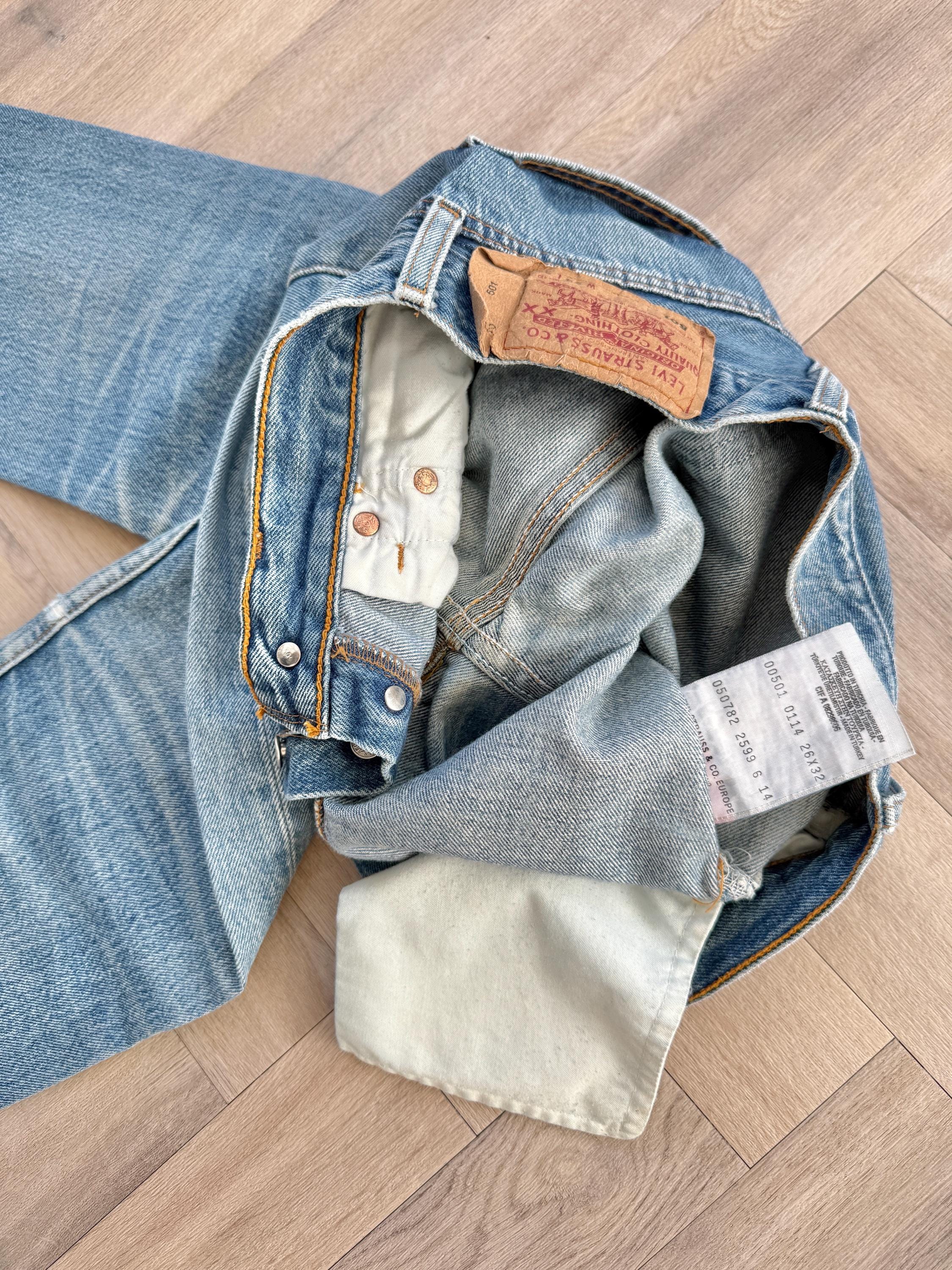 W25 L31 vintage Levis 501 24-25” measured medium blue made in 90s