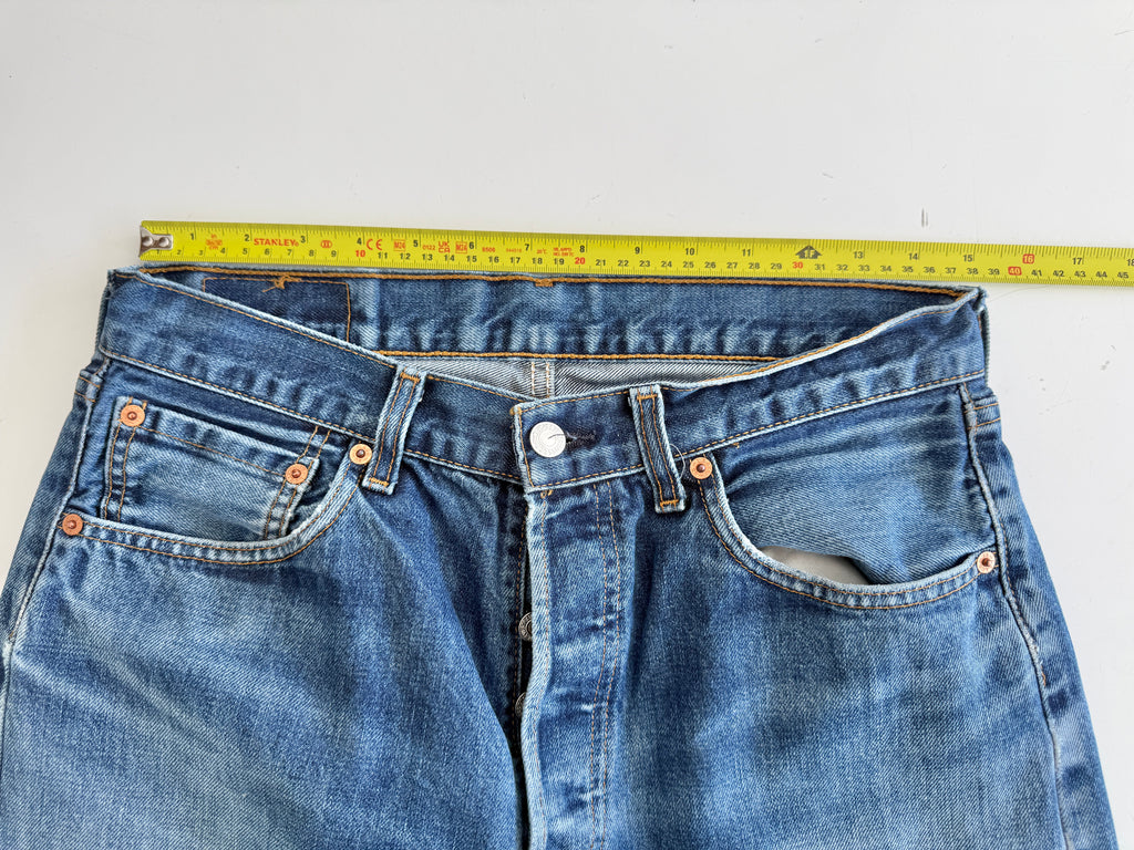 W30 L29 vintage Levis 501 29/30” measured waist faded dark blue 501s Y2K denim