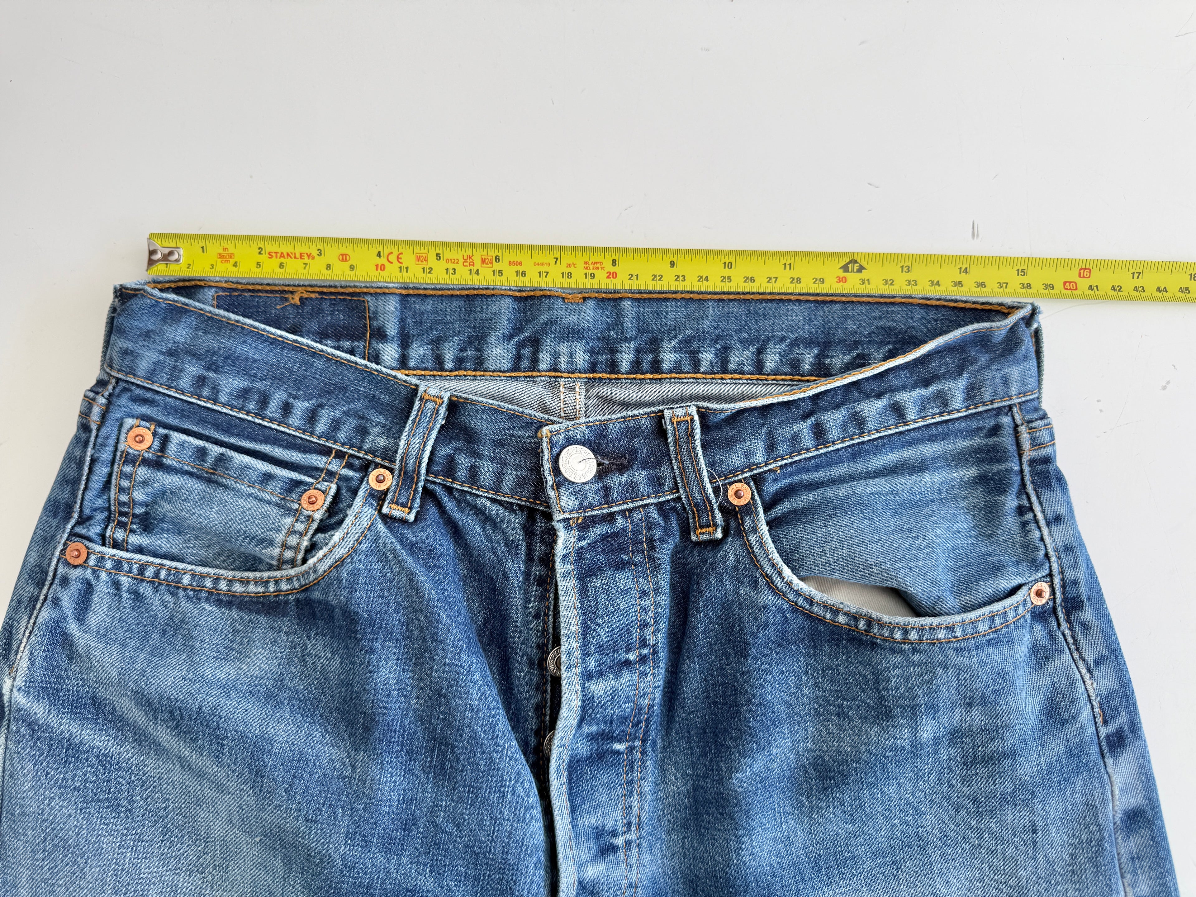 W30 L29 vintage Levis 501 29/30” measured waist faded dark blue 501s Y2K denim