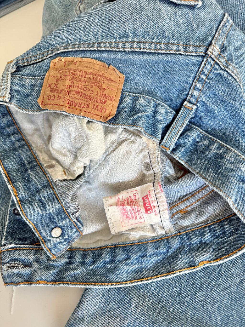 W29 L31 vintage Levis 501 28-29” measured medium faded blue made in 80s