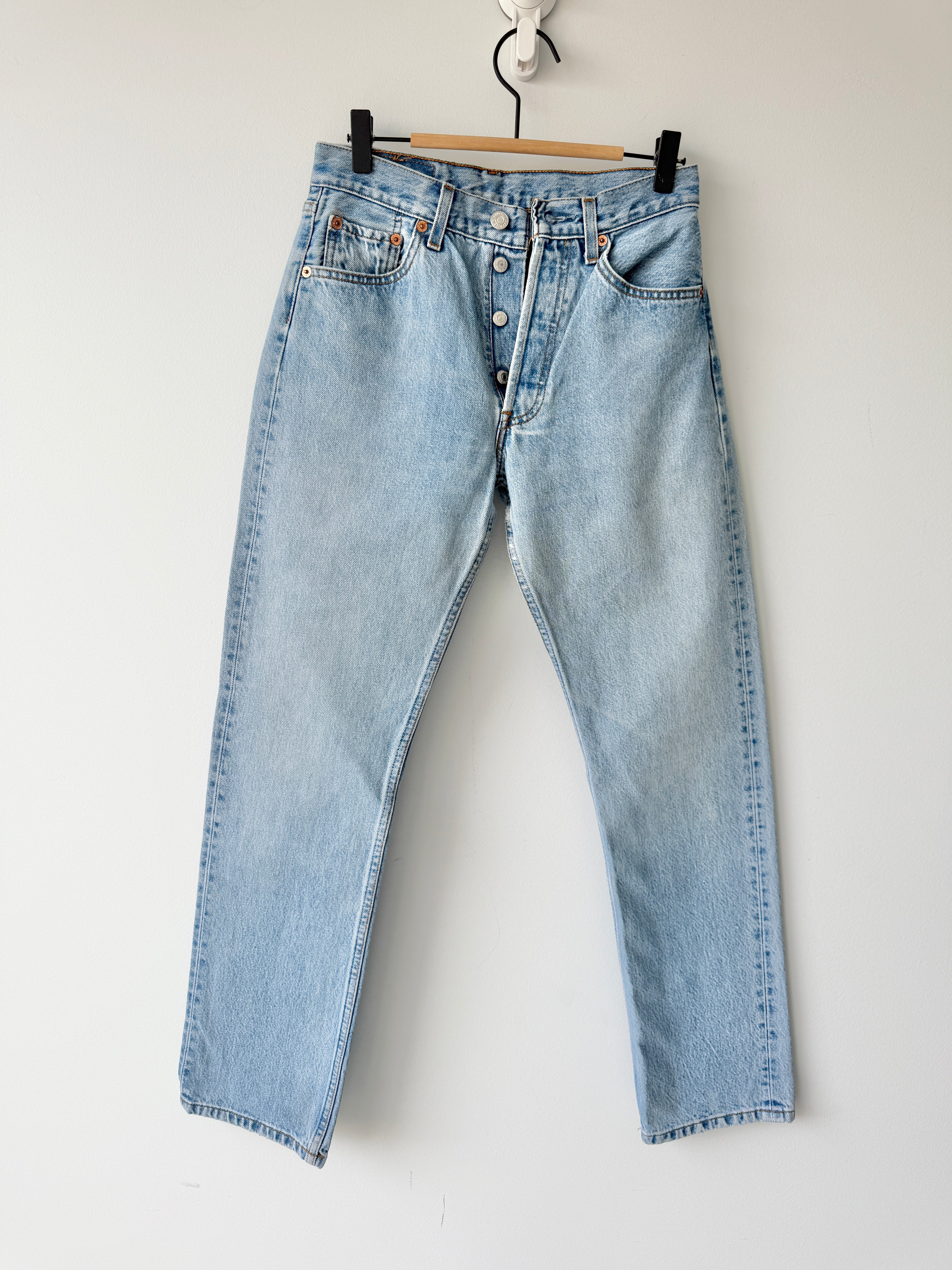 W25 L29 vintage Levis 501 24-25” light blue 90s Levi’s 501s