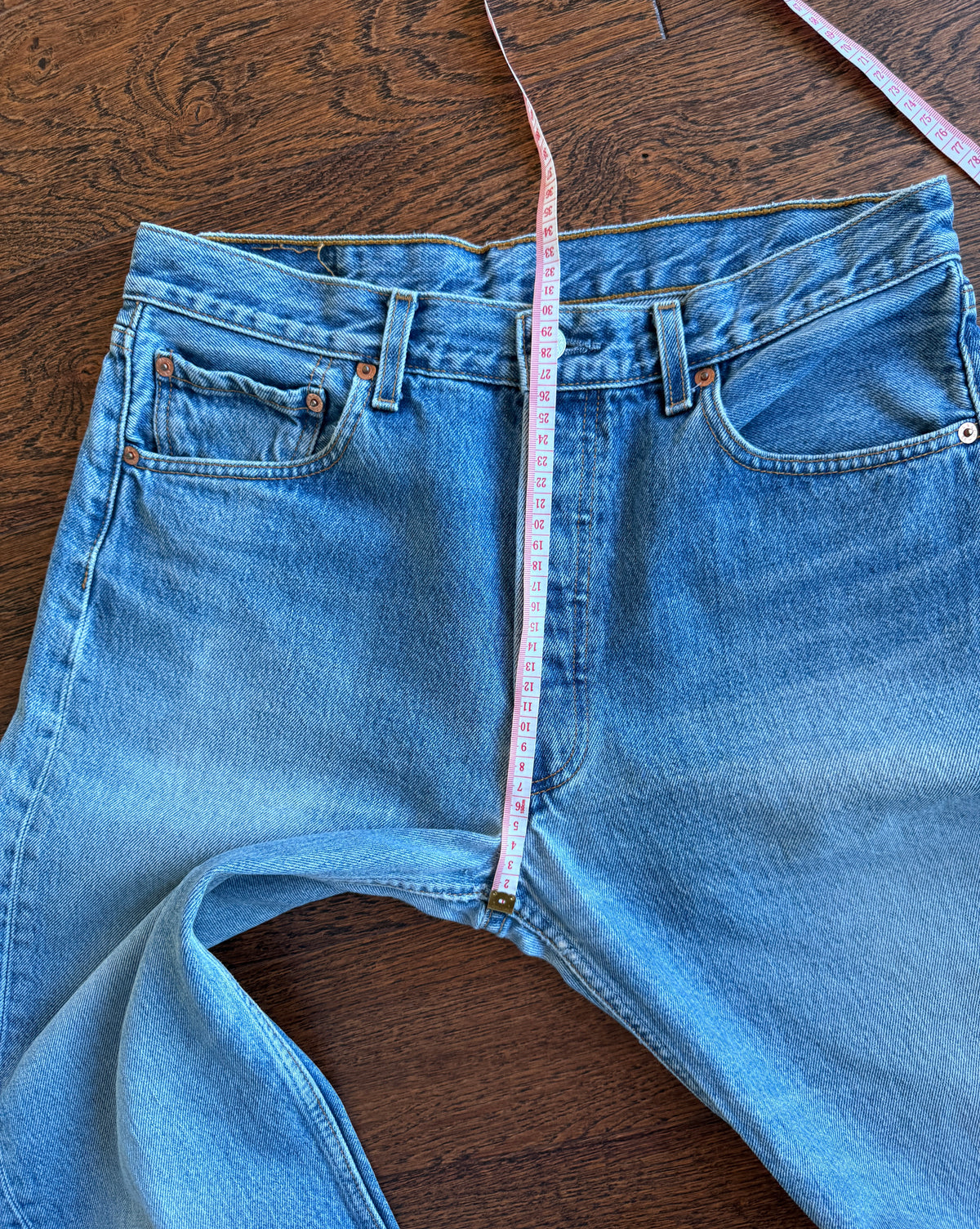 W32 L33 vintage Levis 501s 31/32” measured medium blue faded Y2K 501s
