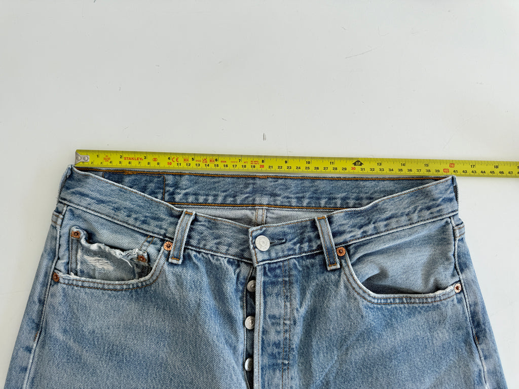 W32 L31 vintage Levis 501s 31/32” measured light medium blue faded 90s 501s