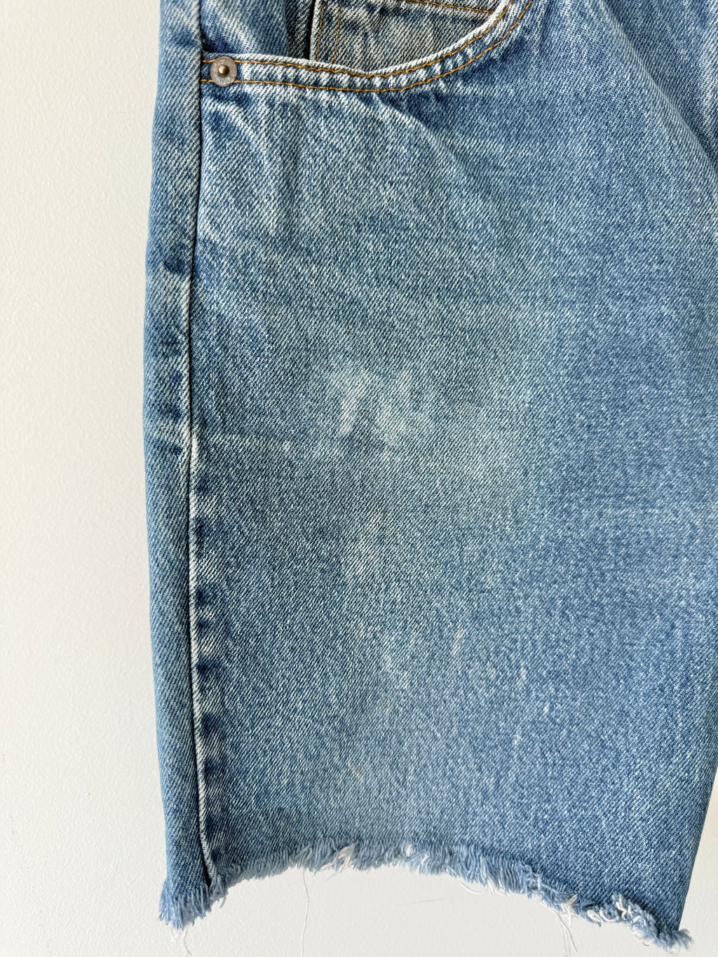W30 L29 vintage Levis 517 30/31” measured waist medium blue faded  80s 517s shorts