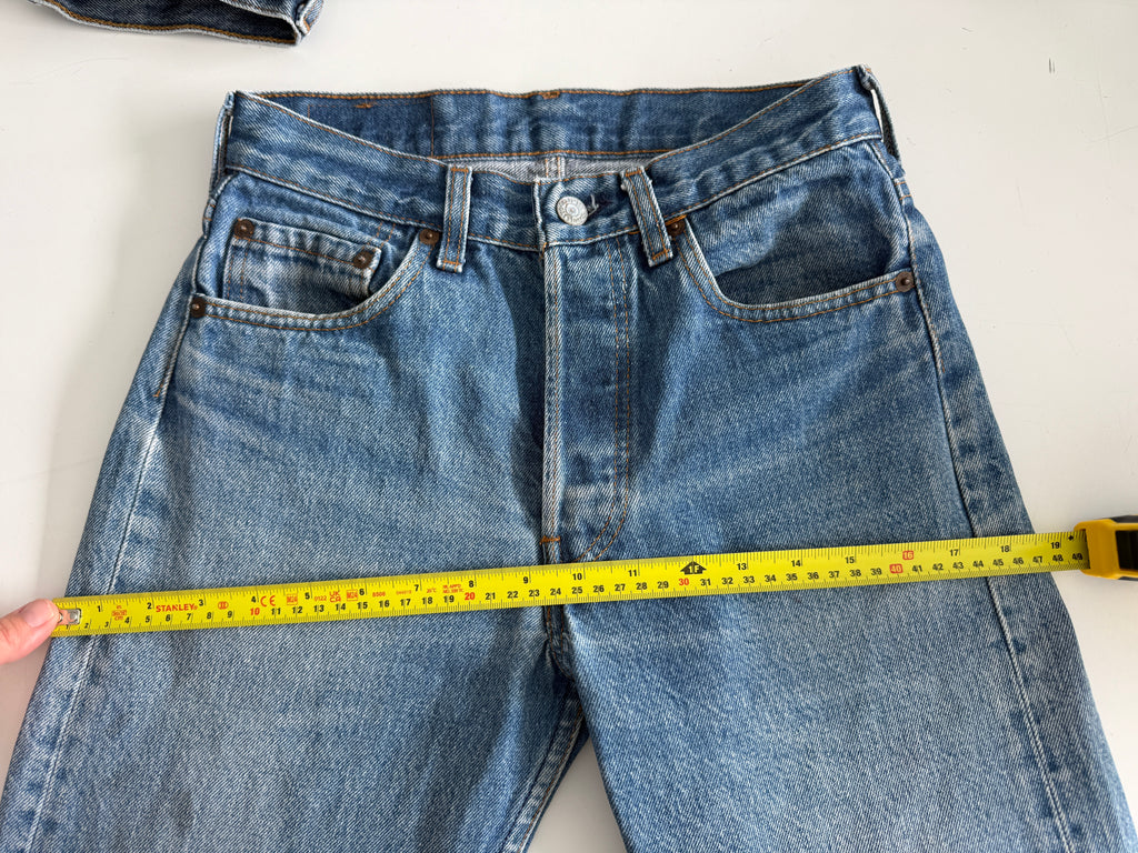W25 L29 vintage Levis 501 25” measured waist dark blue faded 80s 501s  USA