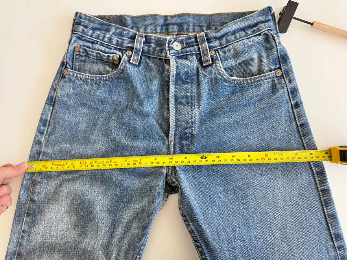 W27 L32 vintage Levis 501s 26/27” measured light blue faded 80s USA 501s