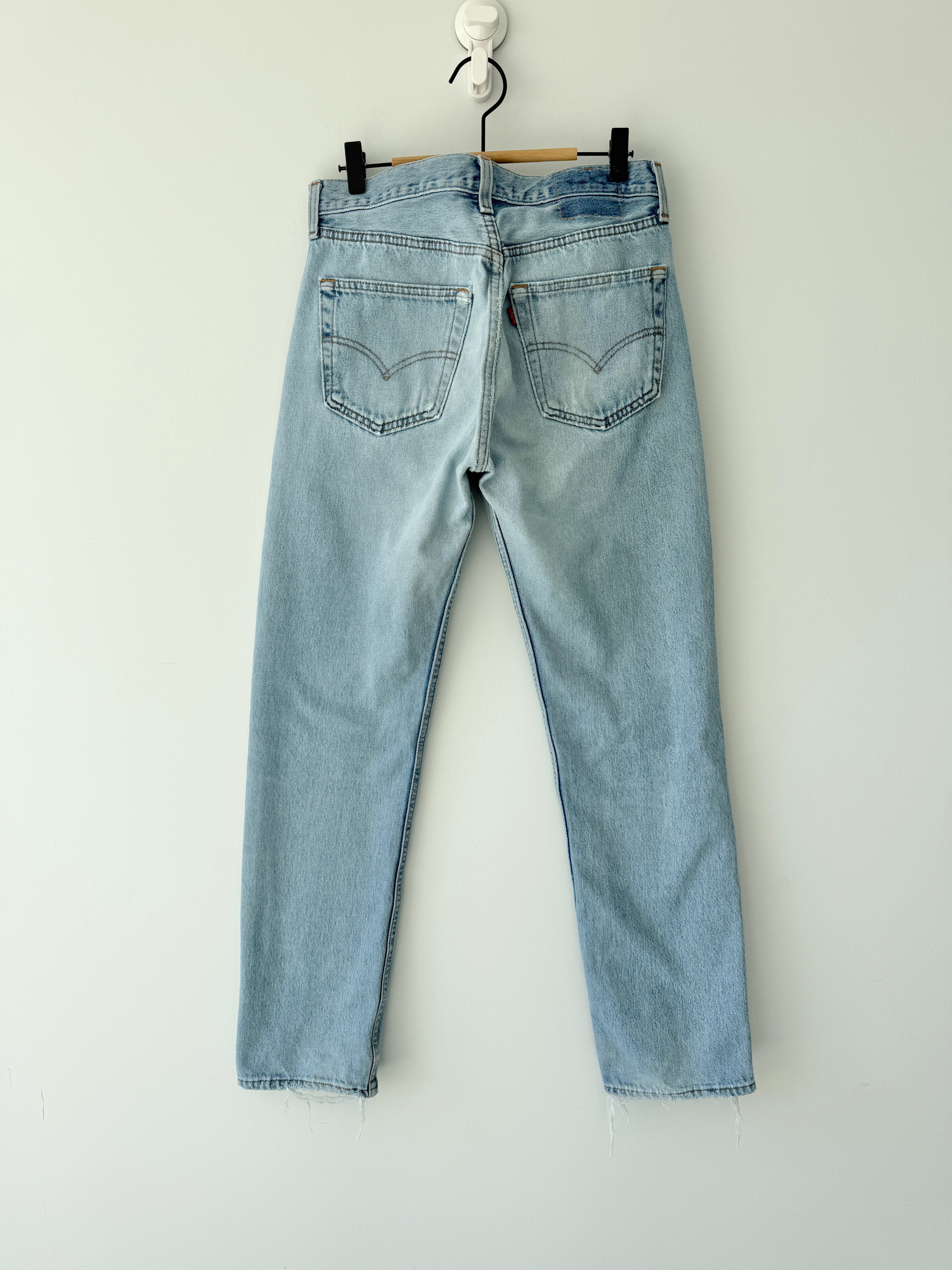 W29 L30 vintage Levis 501 28/29” measured light faded blue denim Levi’s 501s USA