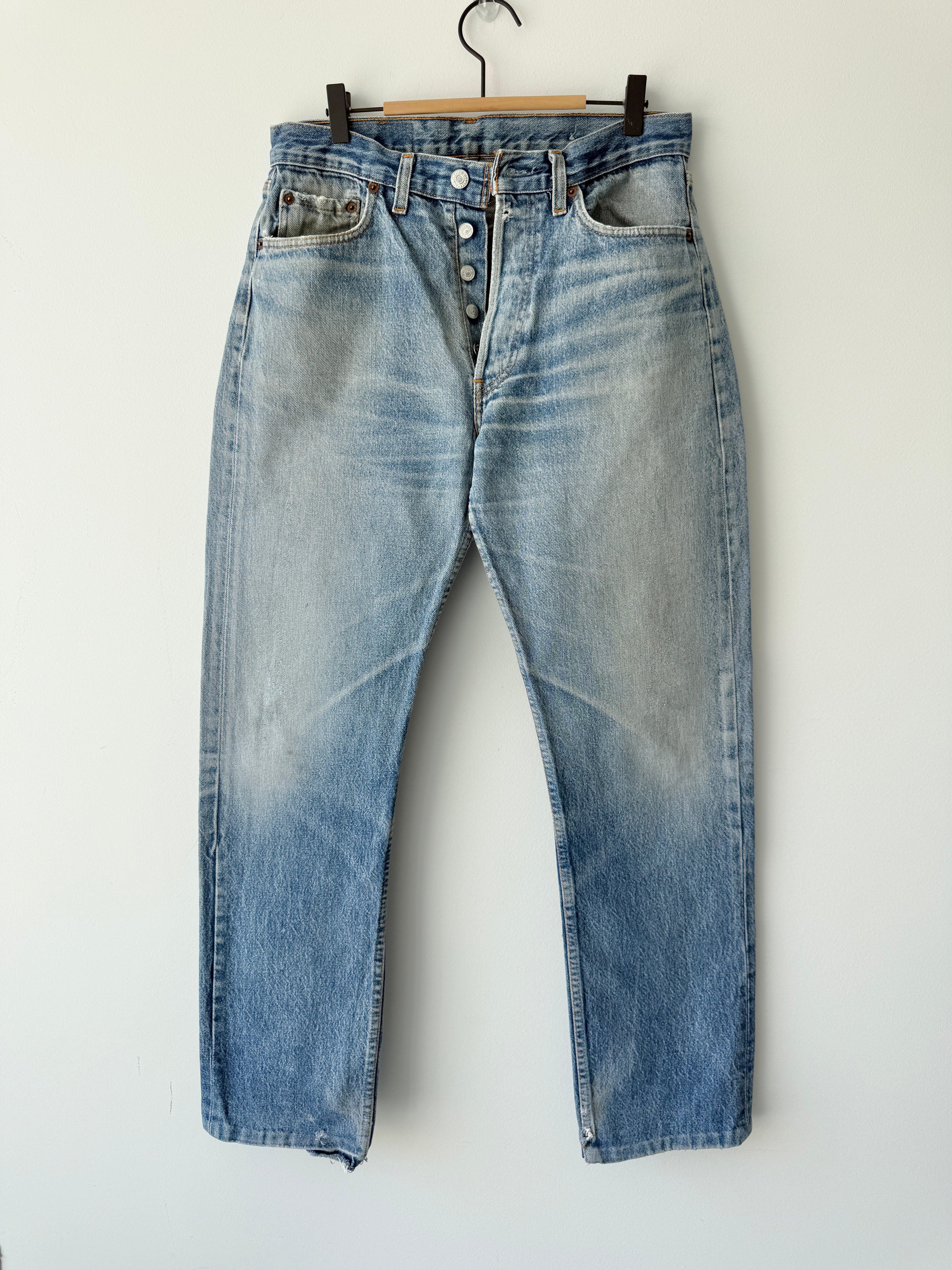 W30 L31 vintage Levis 501 29/30” measured waist medium faded blue 80s 501s