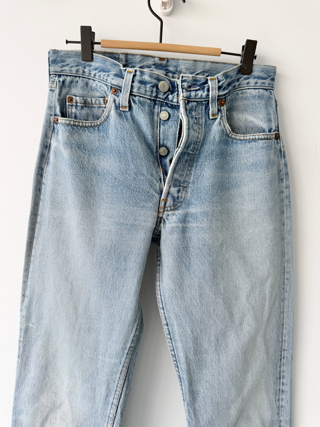 W28 L35 vintage Levis 501 27/28” measured medium light faded blue denim 80s Levi’s 501s