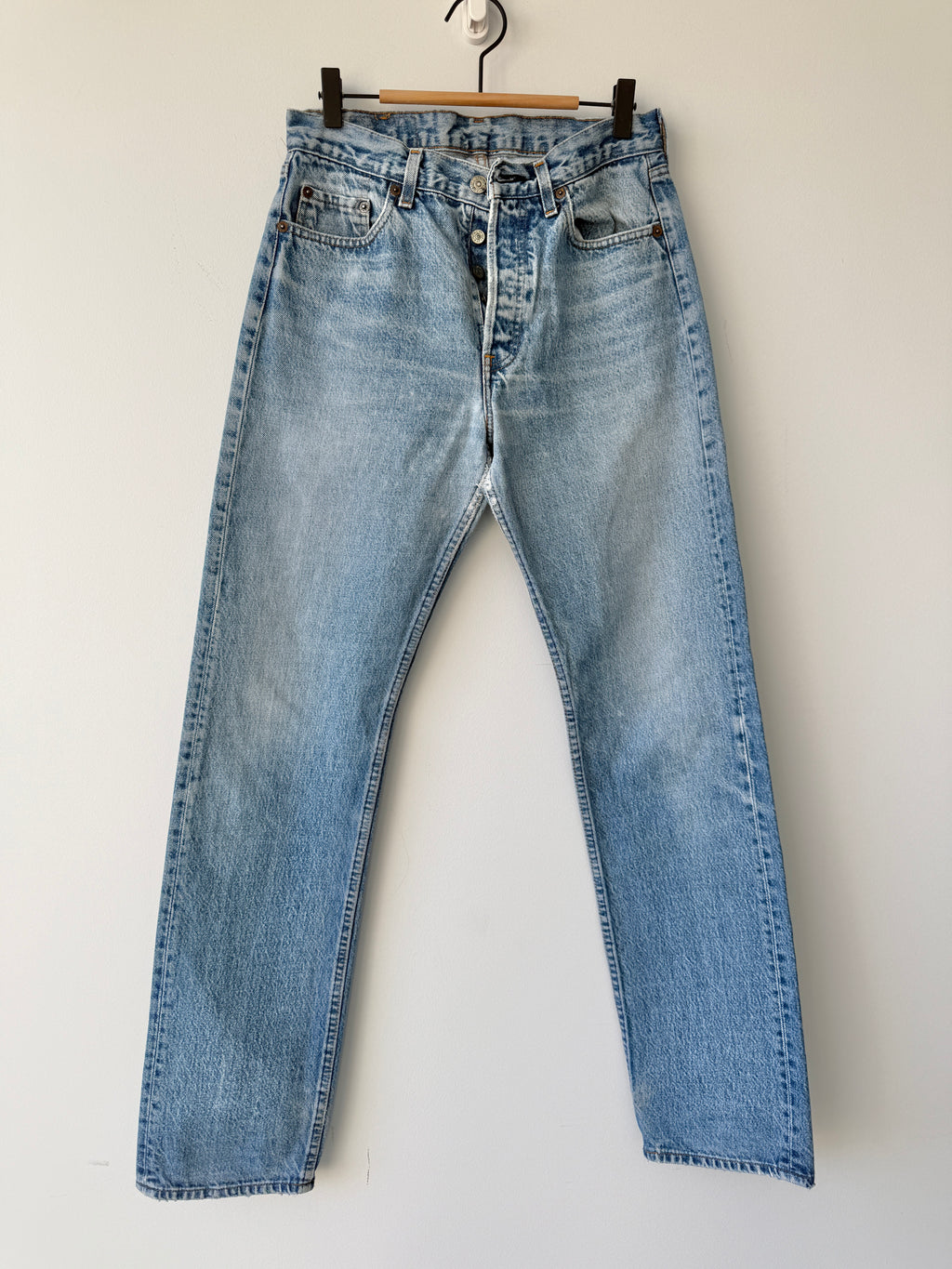 W28 L32 vintage Levis 501 27-28” measured medium faded blue made in 80s