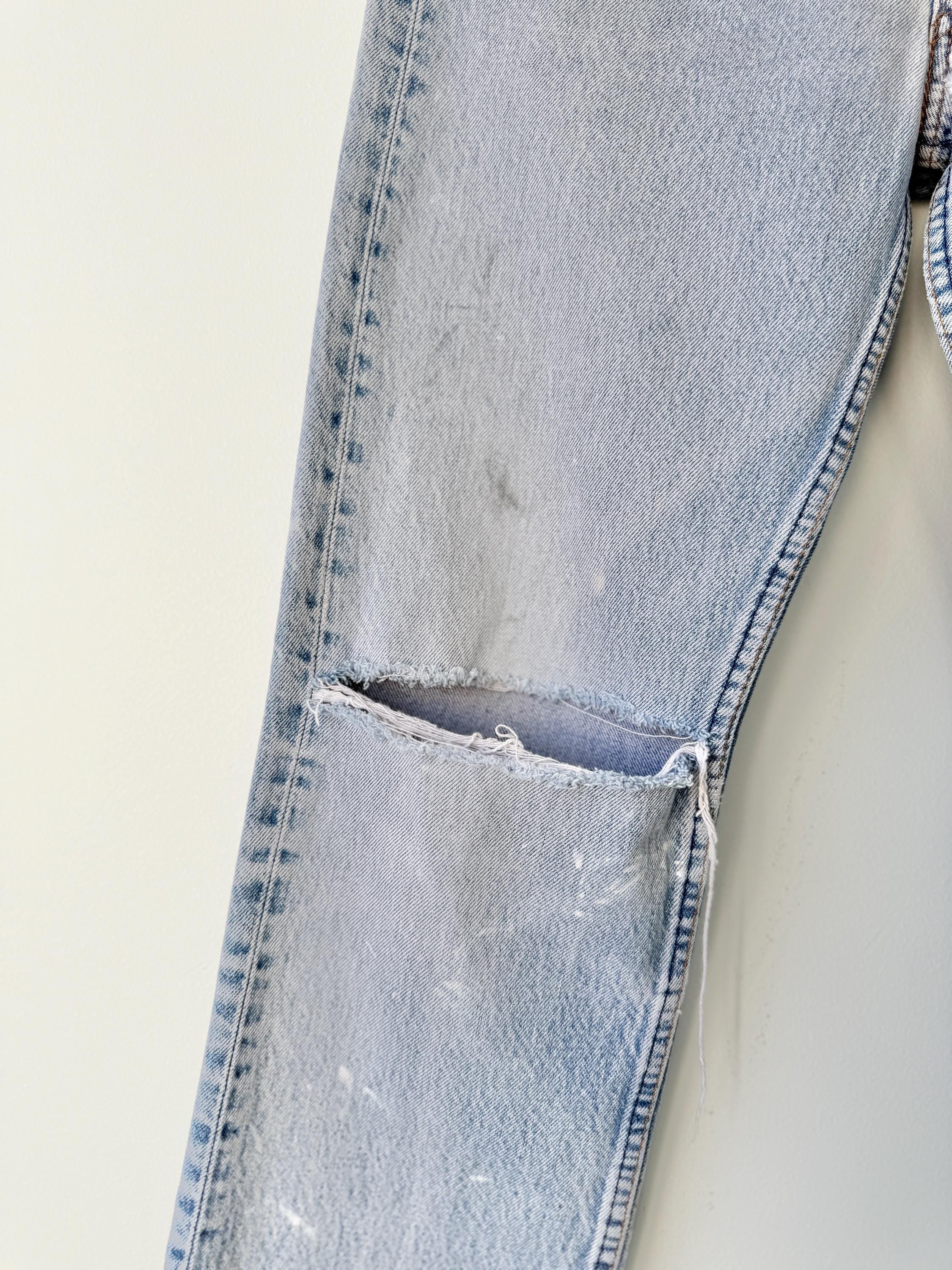 W27 L30 vintage Levis 501 26-27” measured light blue made in 80s USA