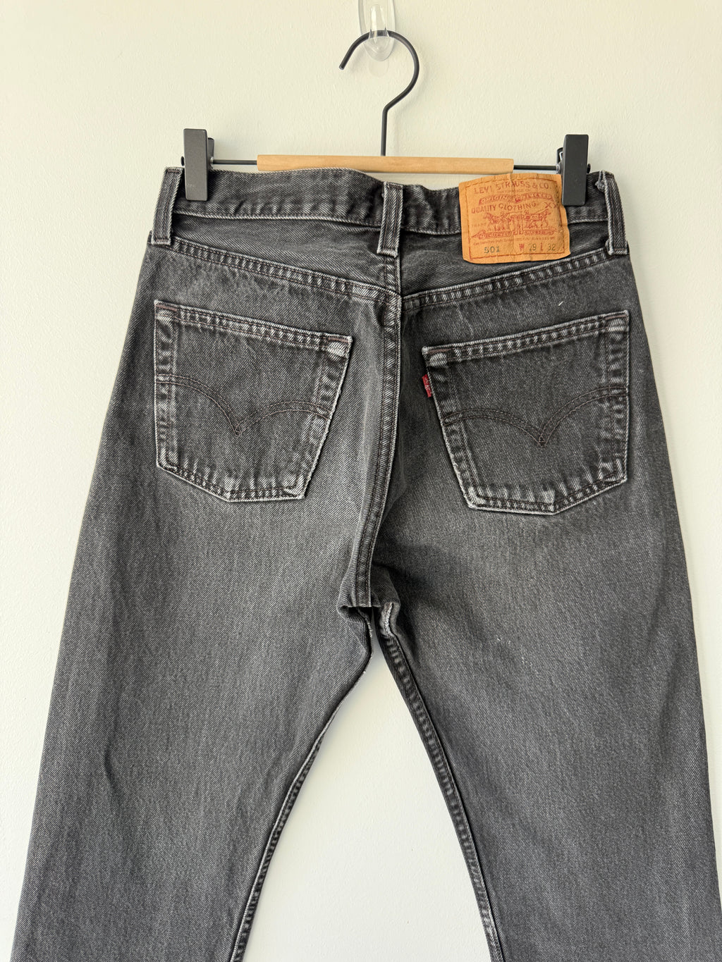 W27 L31 vintage Levis 501s 26/27” measured black faded 501s 90s USA