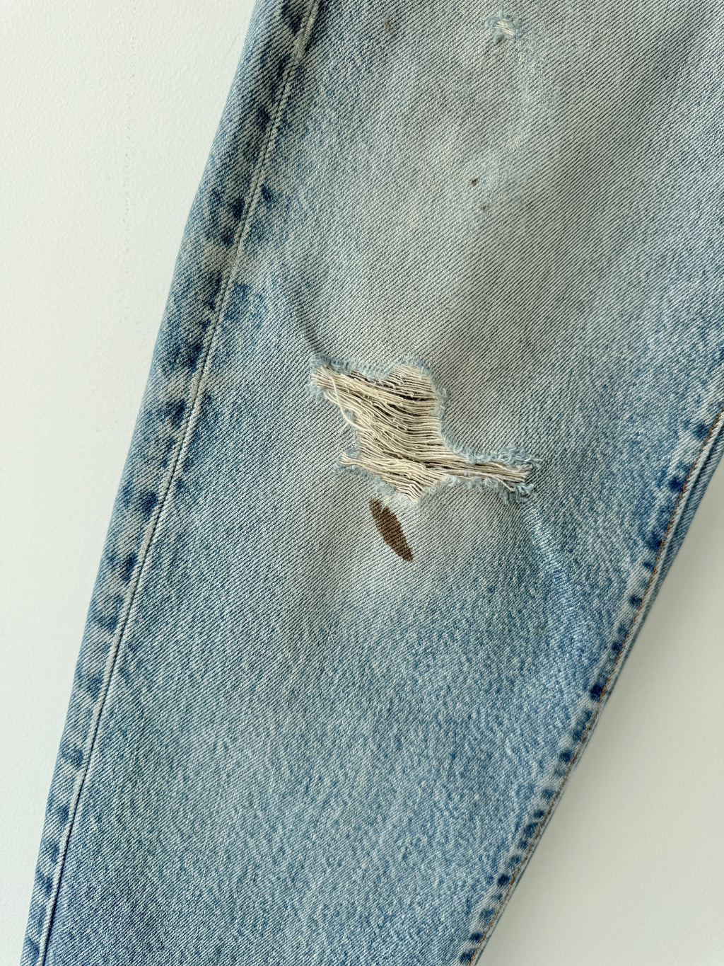 W31 L29 vintage Levis 501s 30/31” medium light blue denim Levi’s 501s 80s USA