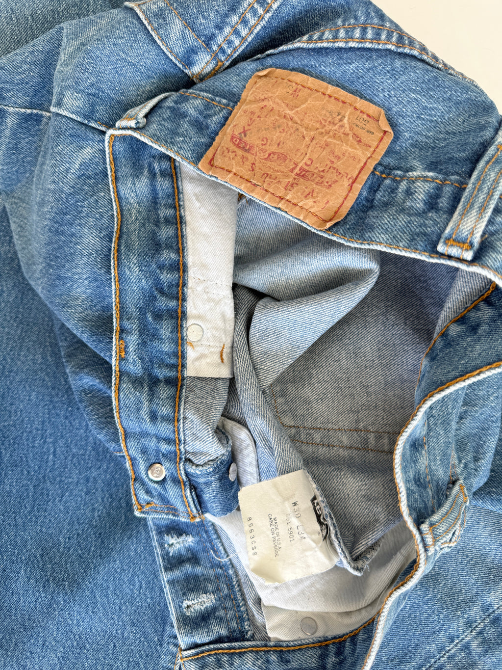 W28 L33 vintage Levis 501s 27/28” measured dark fade blue 501s 90s USA