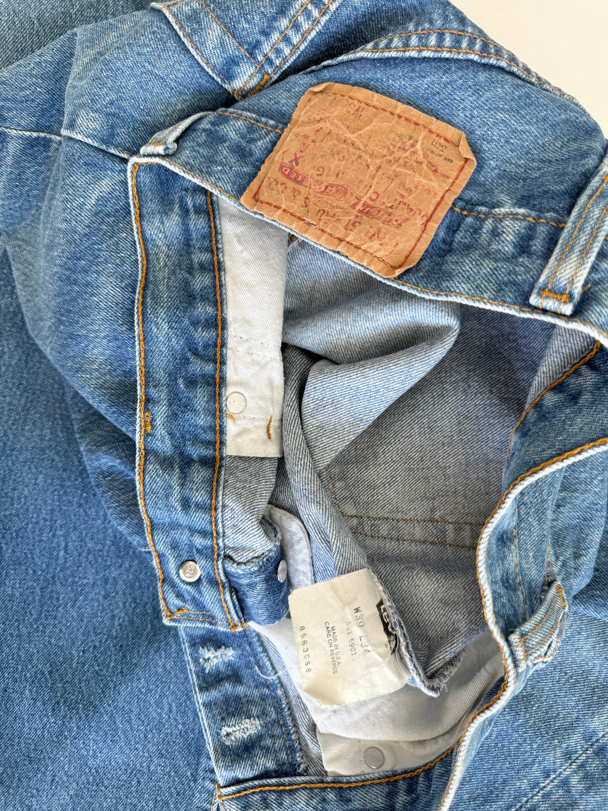 W28 L33 vintage Levis 501s 27/28” measured dark fade blue 501s 90s USA