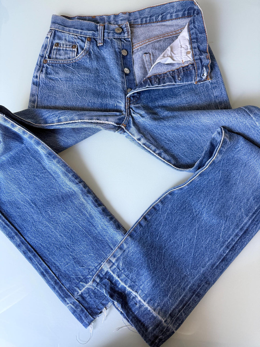 W26 L28 Levis 501 vintage 25-26” measured waist raw dark blue faded  made in 70s France  hol