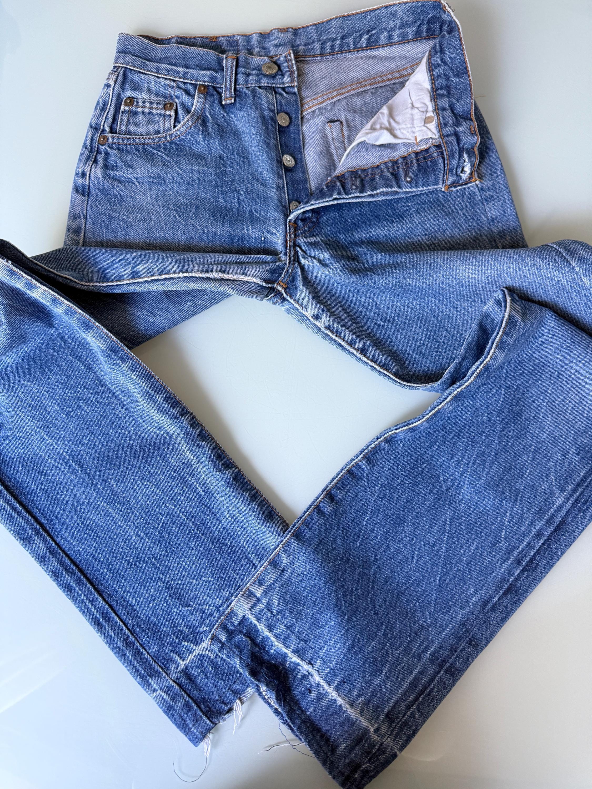 W26 L28 Levis 501 vintage 25-26” measured waist raw dark blue faded  made in 70s France  hol