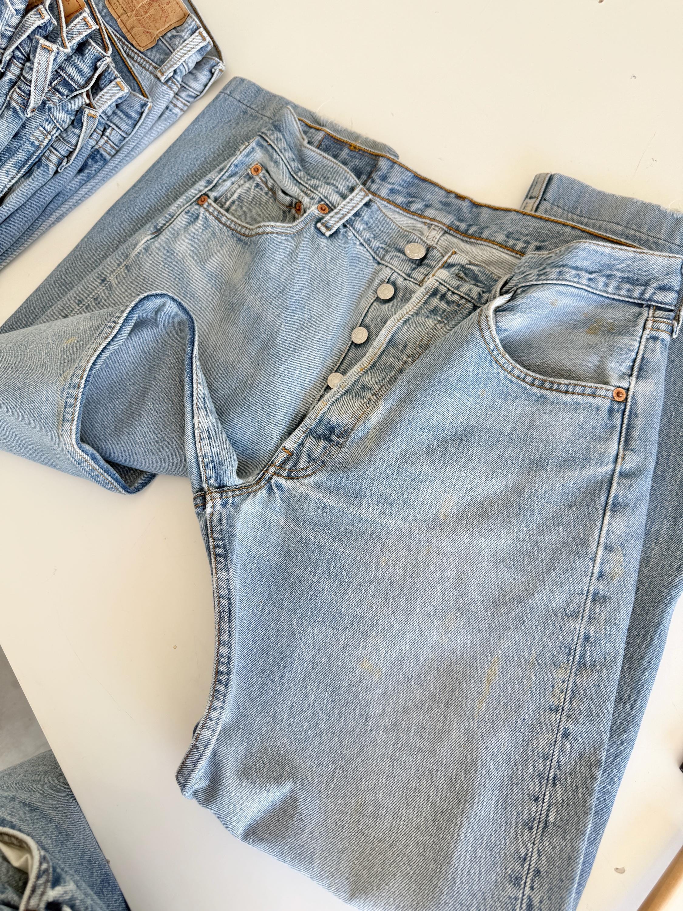 W30 L29 Levis 501 vintage 29-30” measured waist medium light blue worn out marks y2k made in Hungary wallet mark