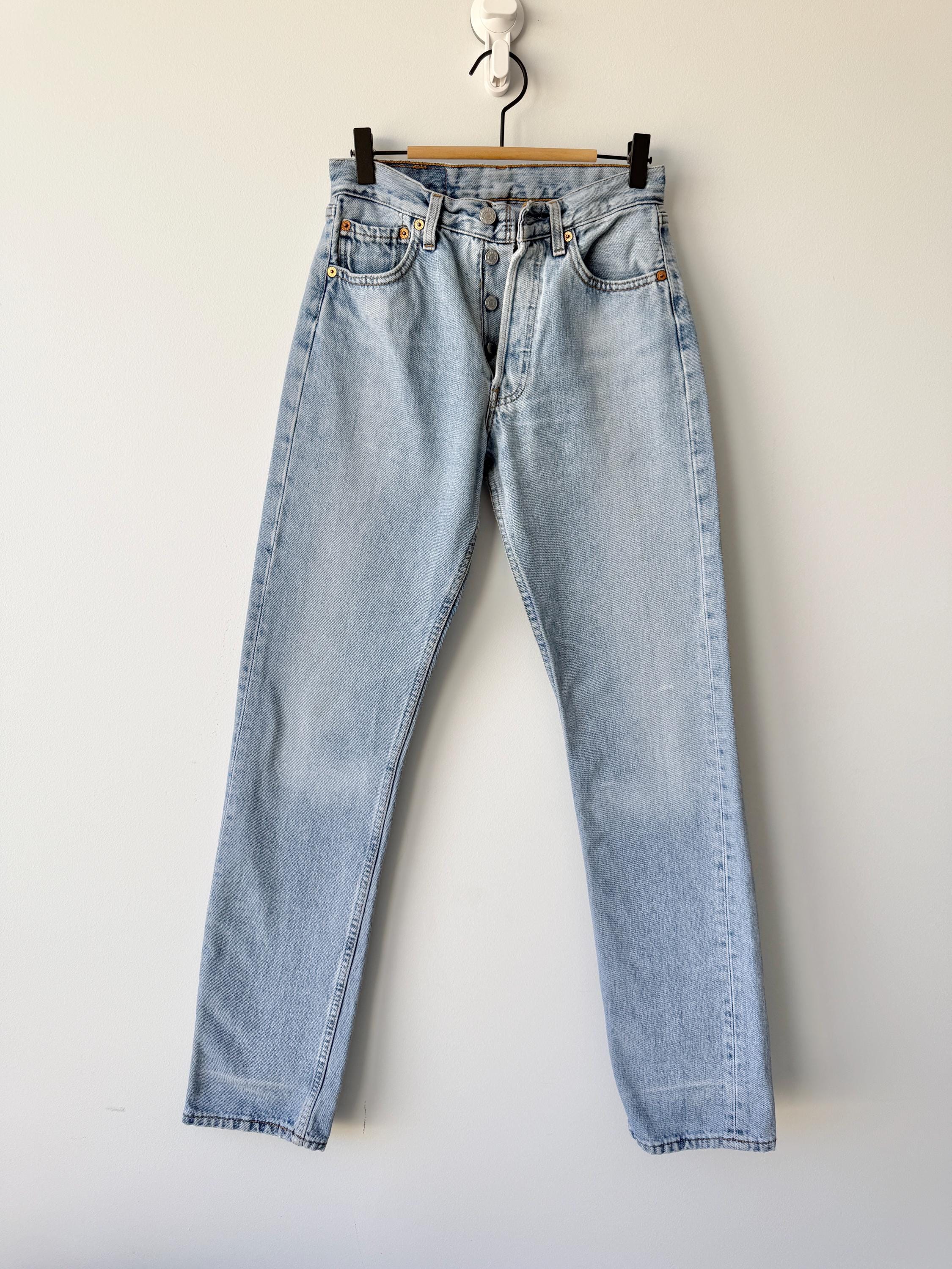w25 L32 Vintage Levi’s 501 made in France 90s straight leg vintage levis 501