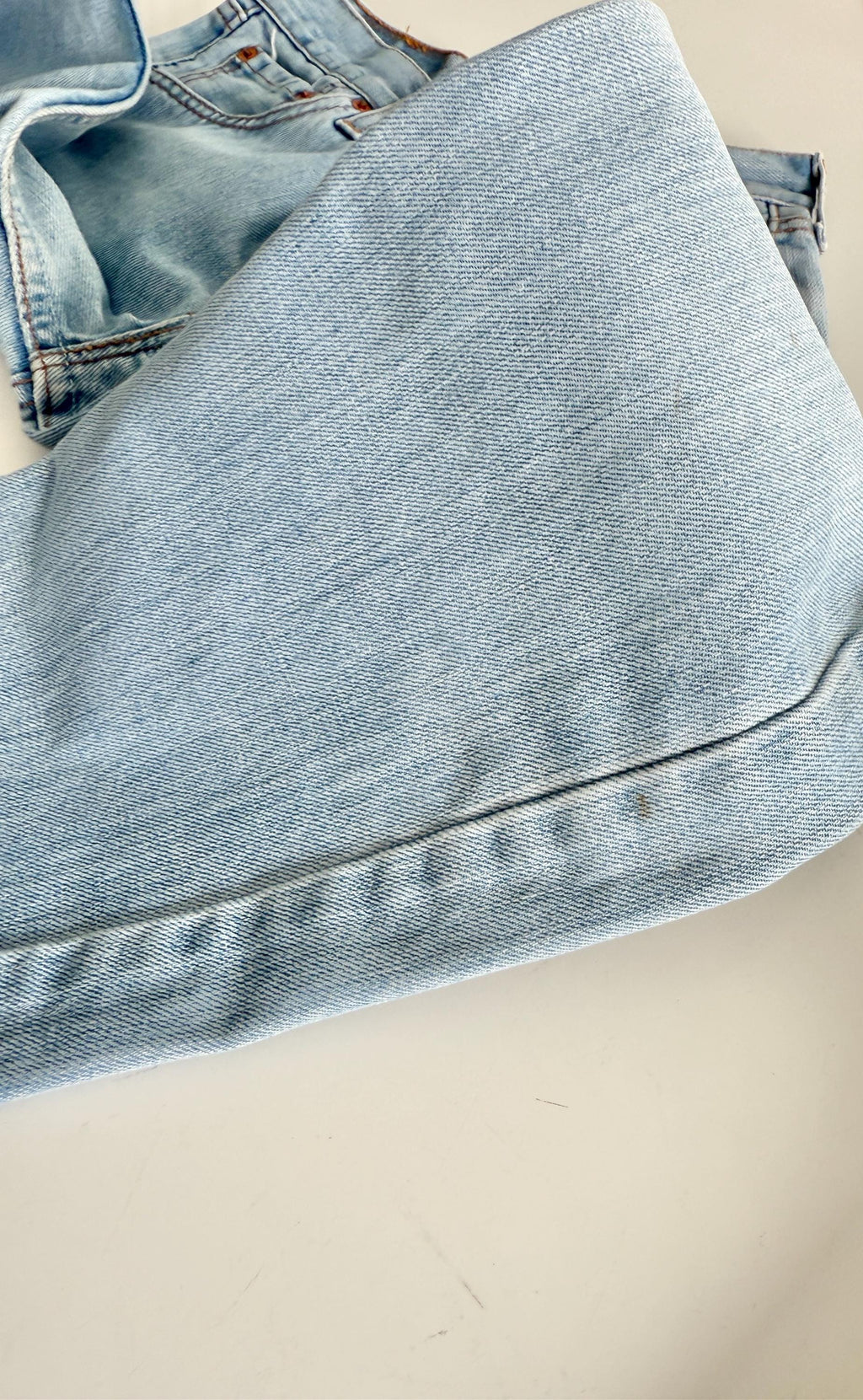 W24 L30 Levis 501 vintage 23-24” measured waist light blue made in y2k