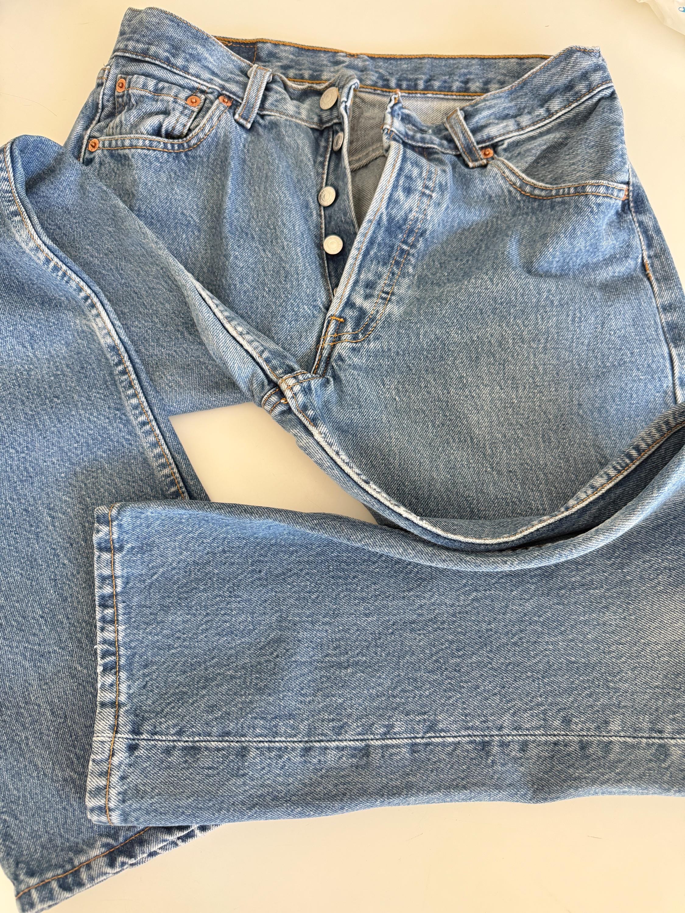 W27 L29 vintage Levis 501 26-27” measured waist medium blue denim made in Y2K