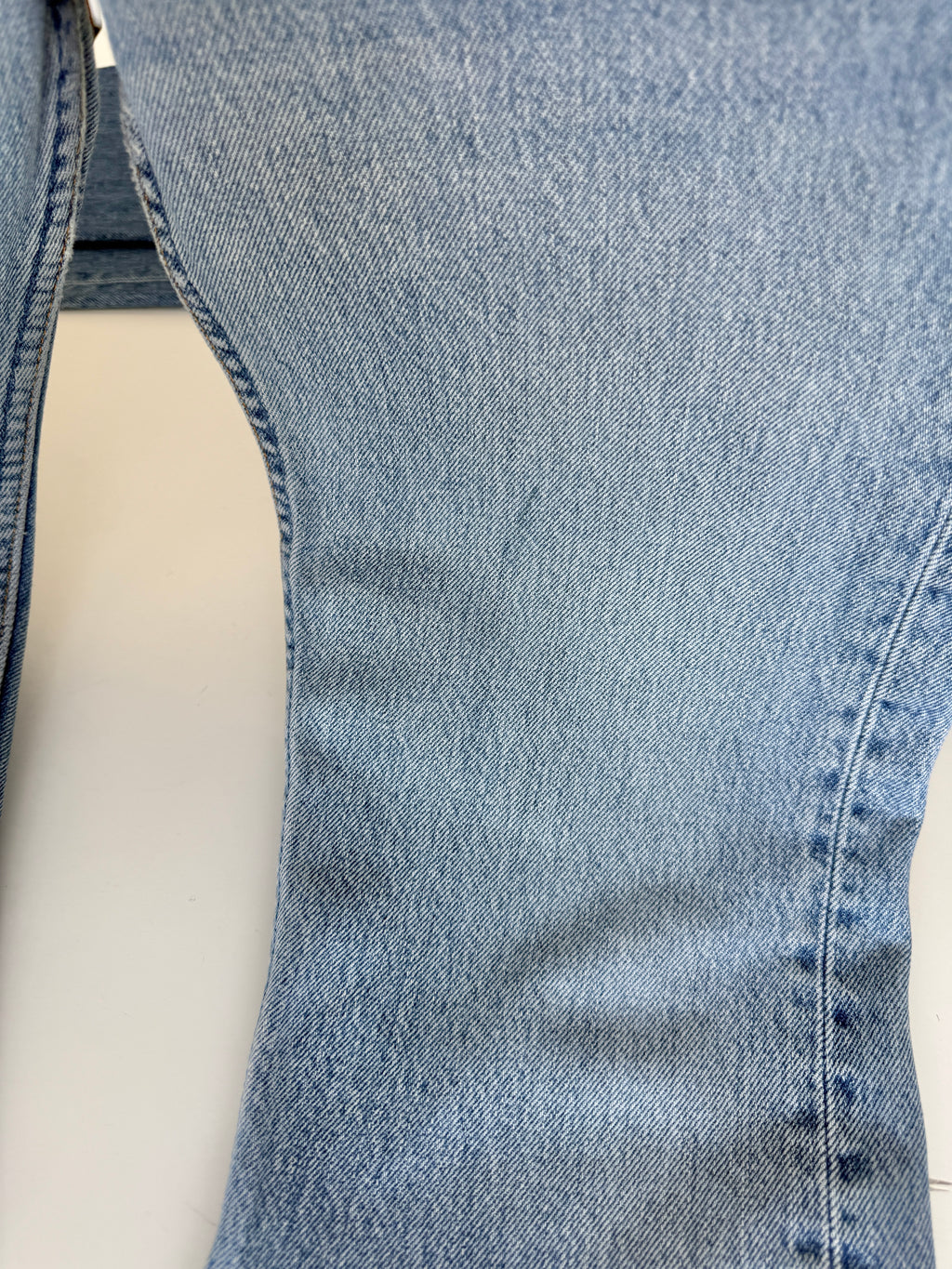 W25 L31 vintage Levis 501 24/25” measured waist medium light blue 501s 90s  USA nl