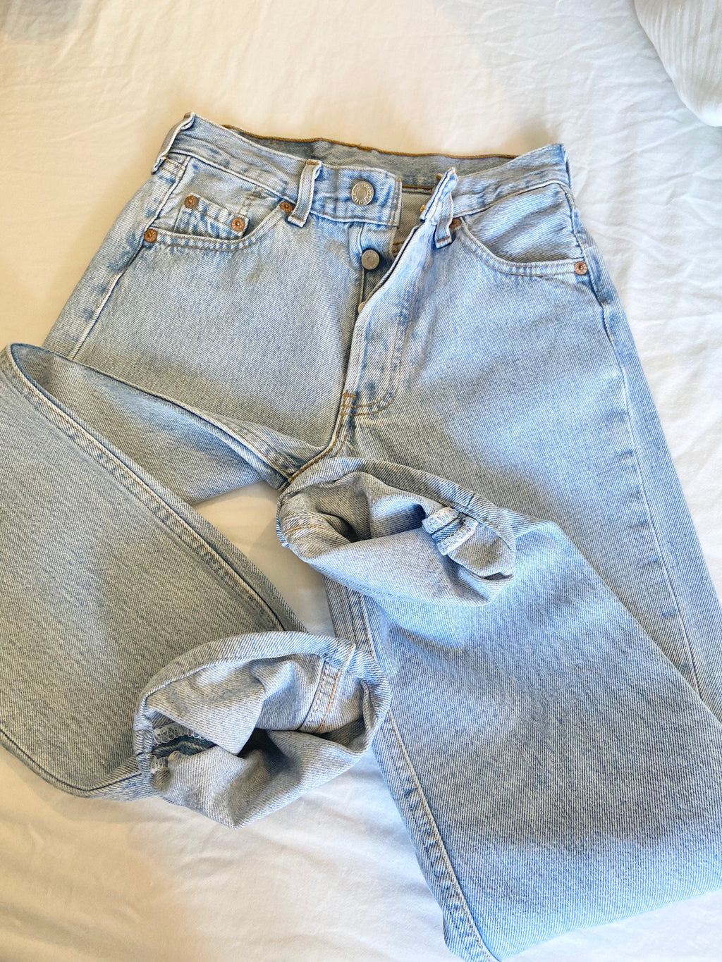 Levis 501 jeans w24 L25  light blue denim 501 made in France  vintage Levi’s faded light blue denim 90s vintage