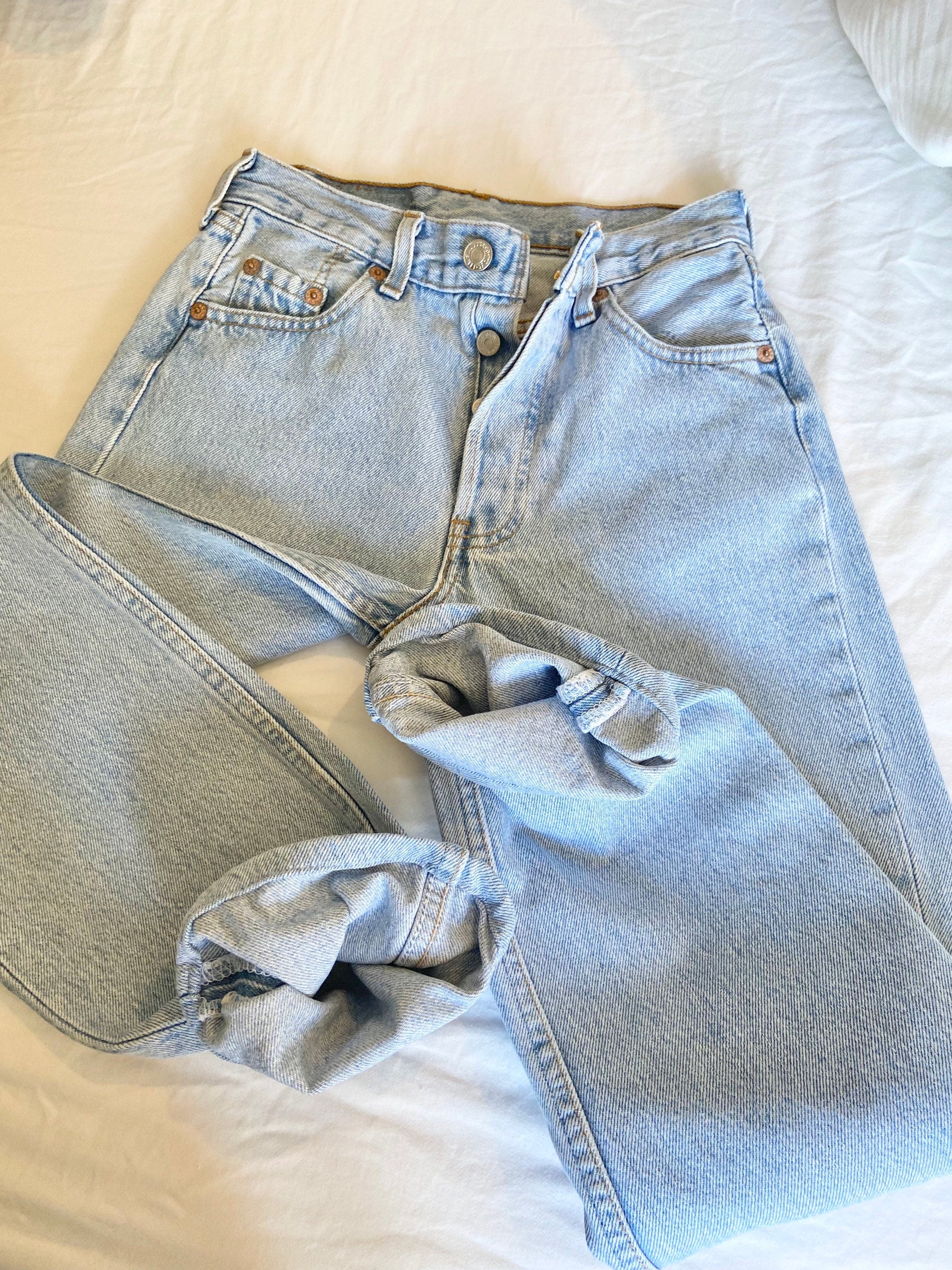 Levis 501 jeans w24 L25  light blue denim 501 made in France  vintage Levi’s faded light blue denim 90s vintage