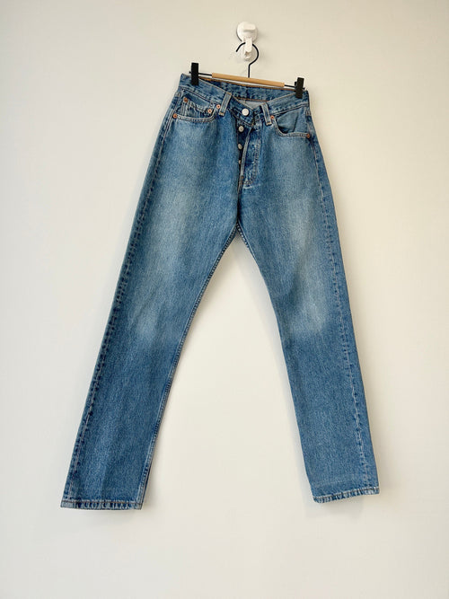 Levis 501 vintage w26 L31 Levi’s 501 medium blue 90s Levi’s USA blue faded blue straight leg blue 501 vintage blue 501 worn vintage Levi’s
