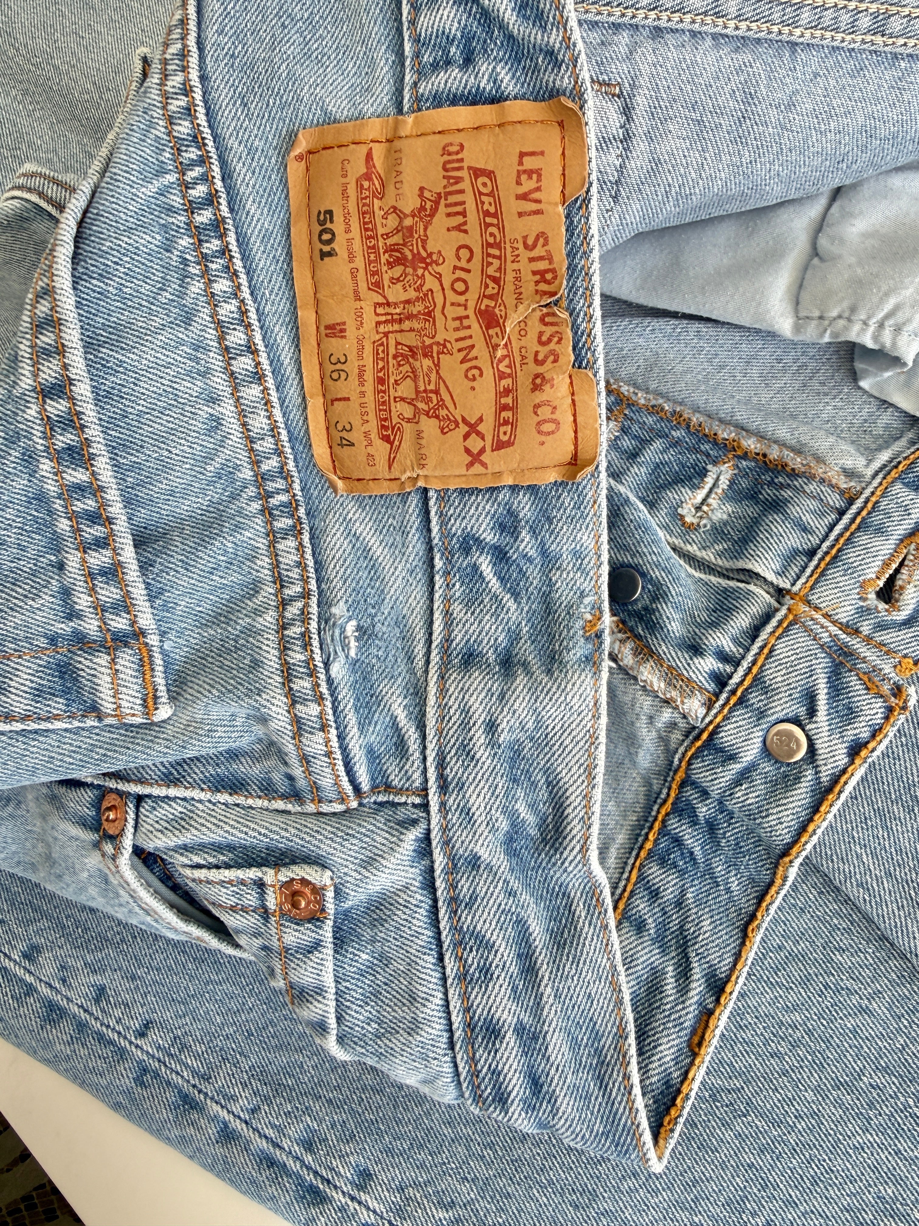 W33 L32 vintage Levis 501 32/33” measured waist medium blue 90s USA  501s