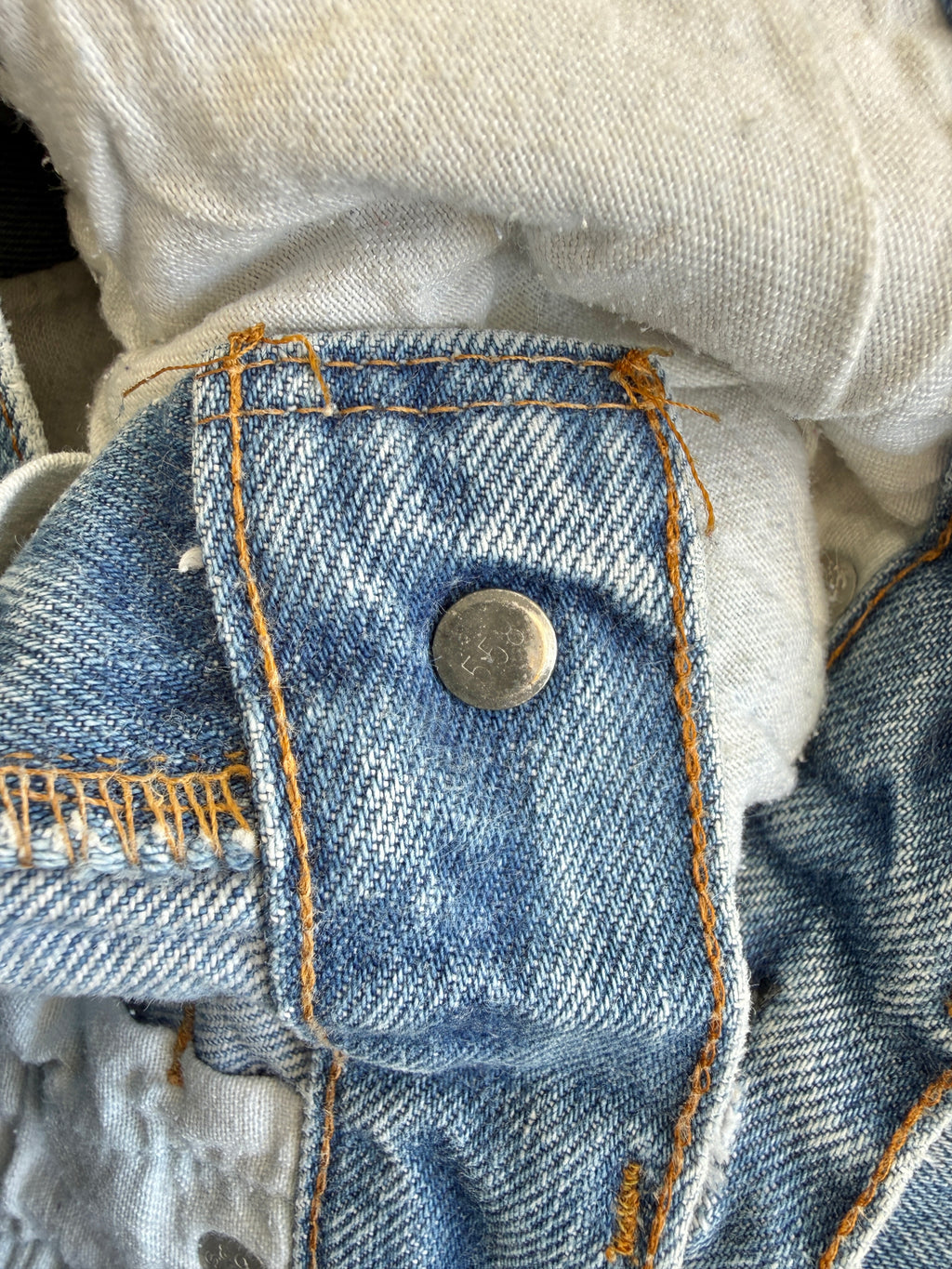 Selvedge W27 L30 vintage Levis 501 26-27”measured medium blue 80s USA 501 selvedge distressed & paint 501s