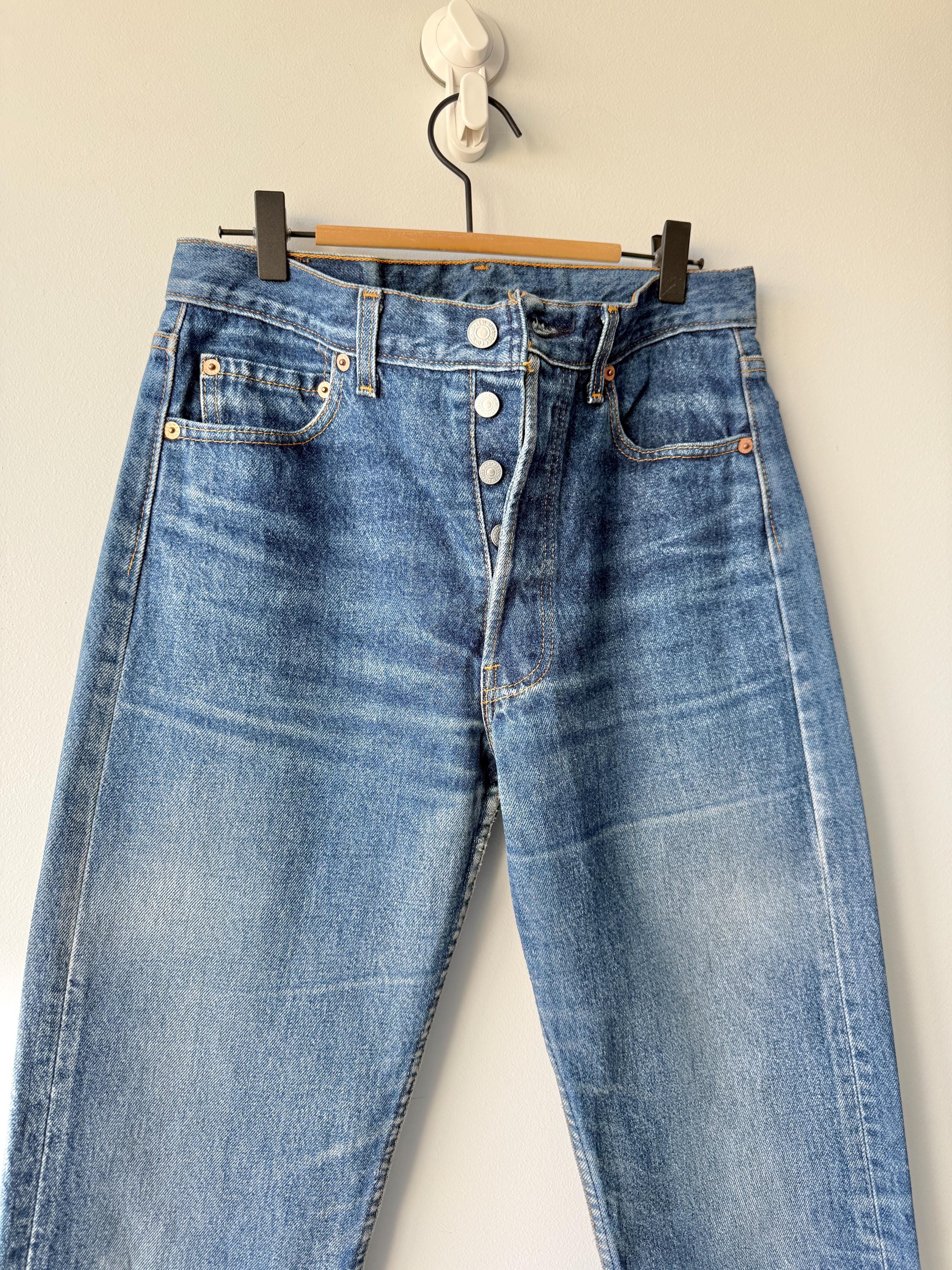 W29 L31 vintage Levis 501 28-29” measured waist dark faded denim made in USA 90s