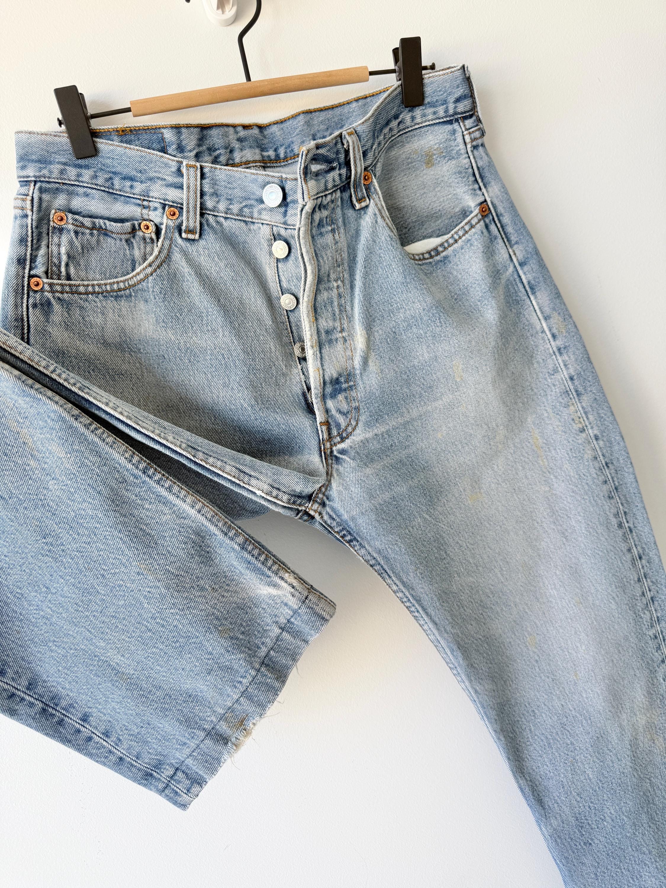 W30 L29 Levis 501 vintage 29-30” measured waist medium light blue worn out marks y2k made in Hungary wallet mark