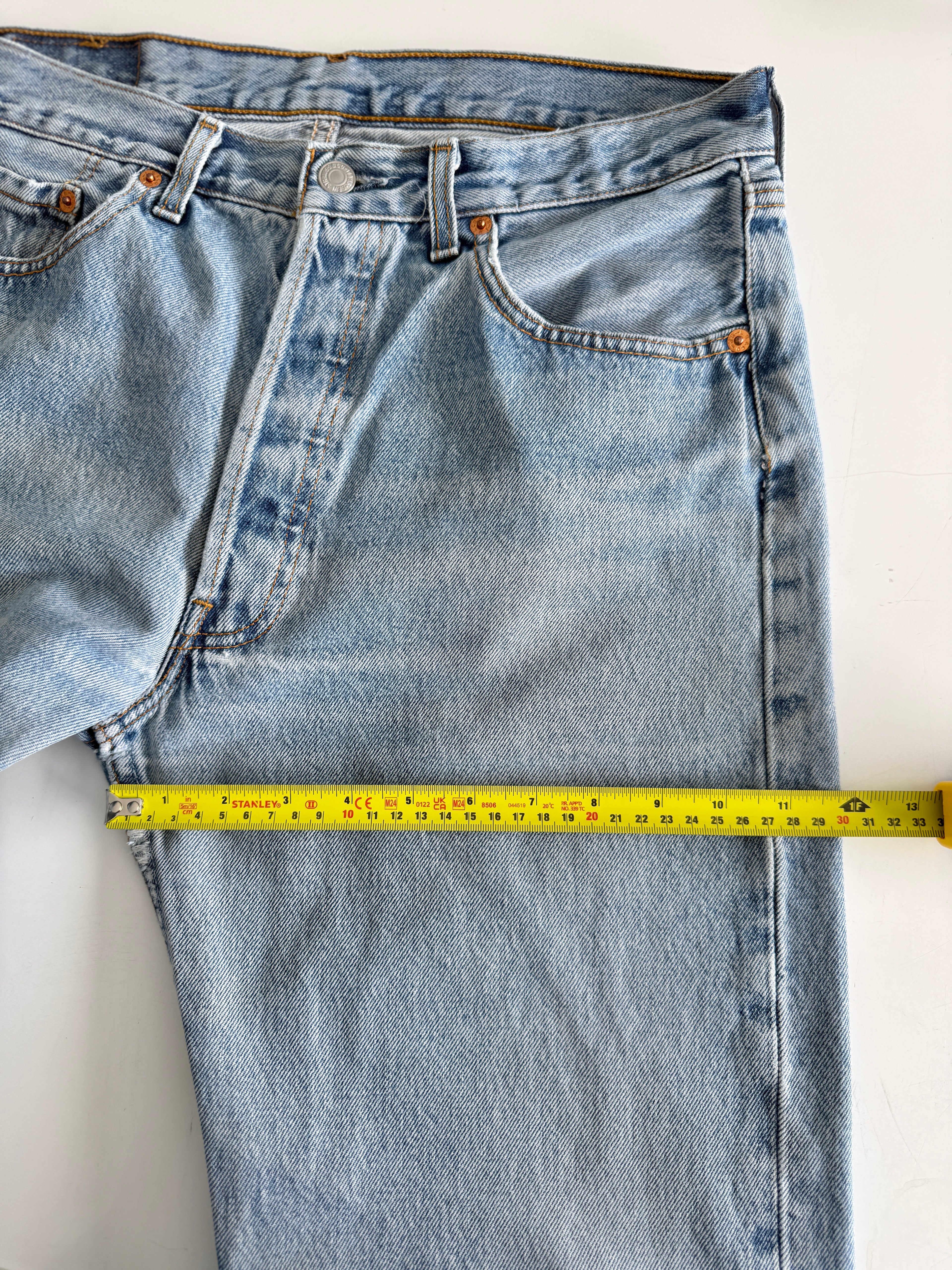 W31 L29 vintage Levis 501 31” measured unique faded blue denim 90s Levi’s 501s
