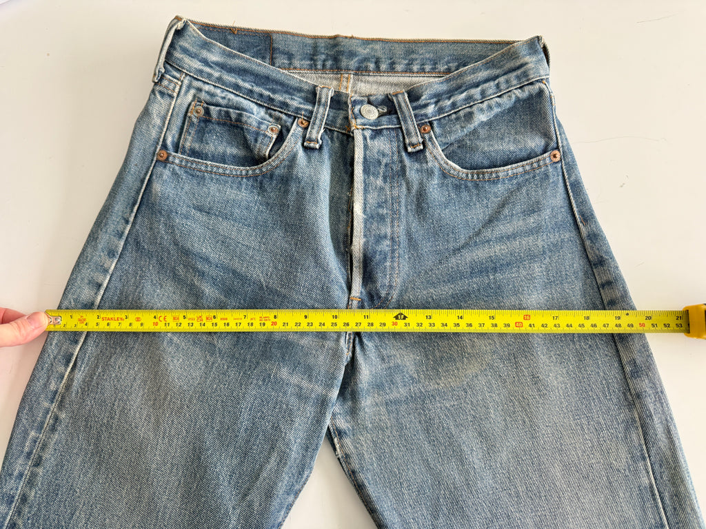 Selvedge W26 L34 vintage Levis 501 25/26” measured medium blue faded 80s USA Levi’s 501s