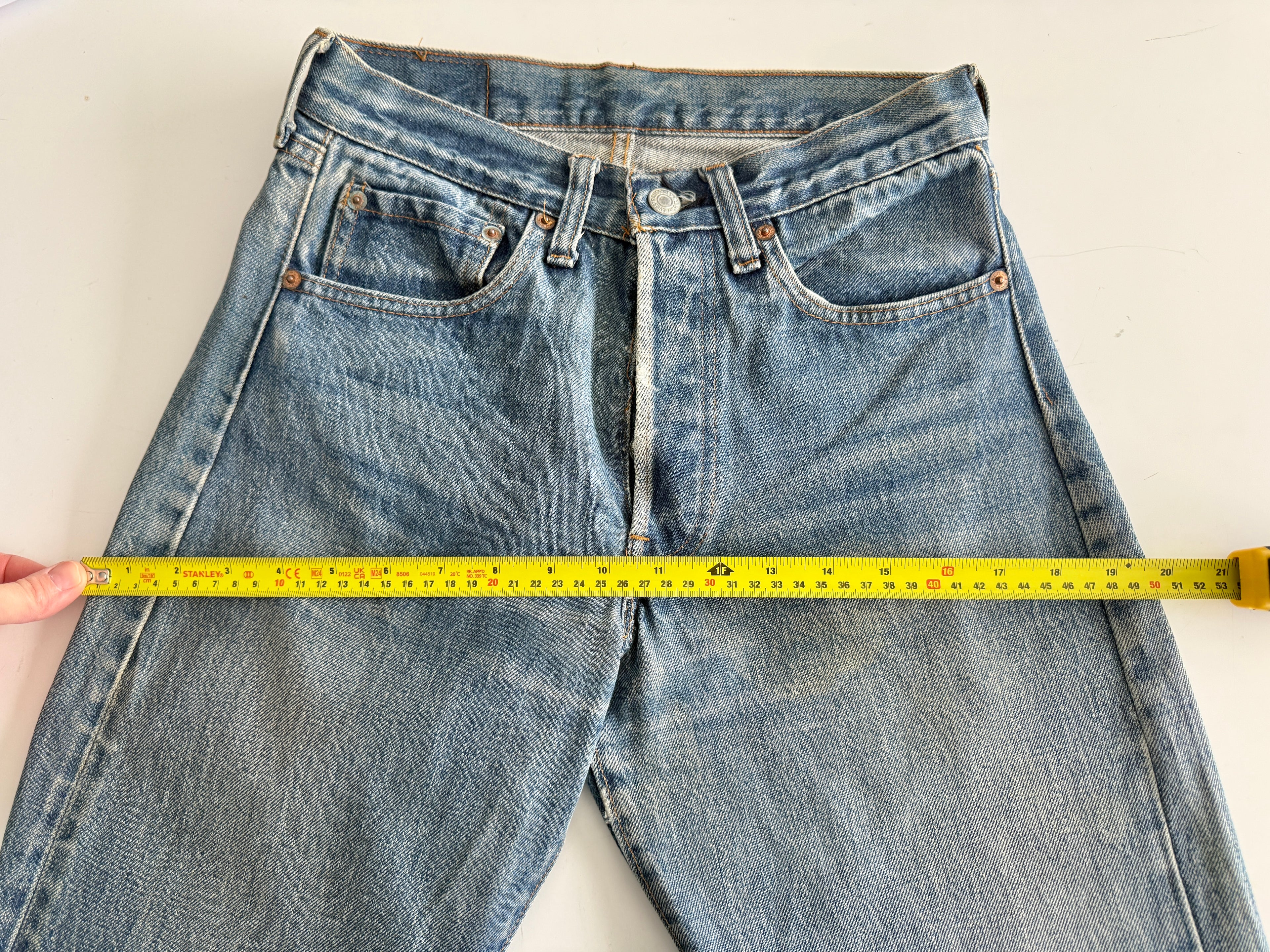 Selvedge W26 L34 vintage Levis 501 25/26” measured medium blue faded 80s USA Levi’s 501s