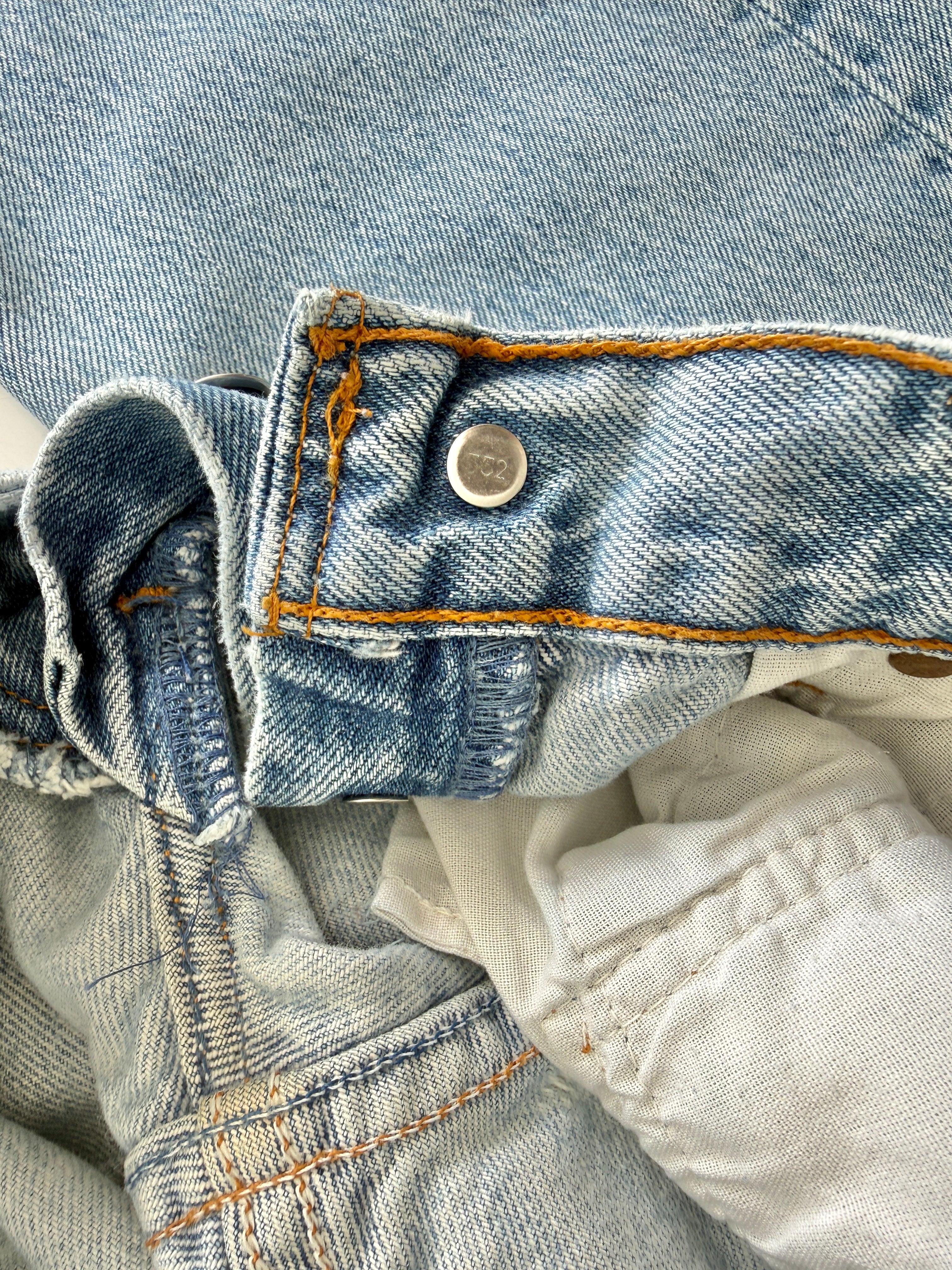 Soft W25 L29 vintage Levis 501 24/25” measured waist light blue 501s made in 90s USA