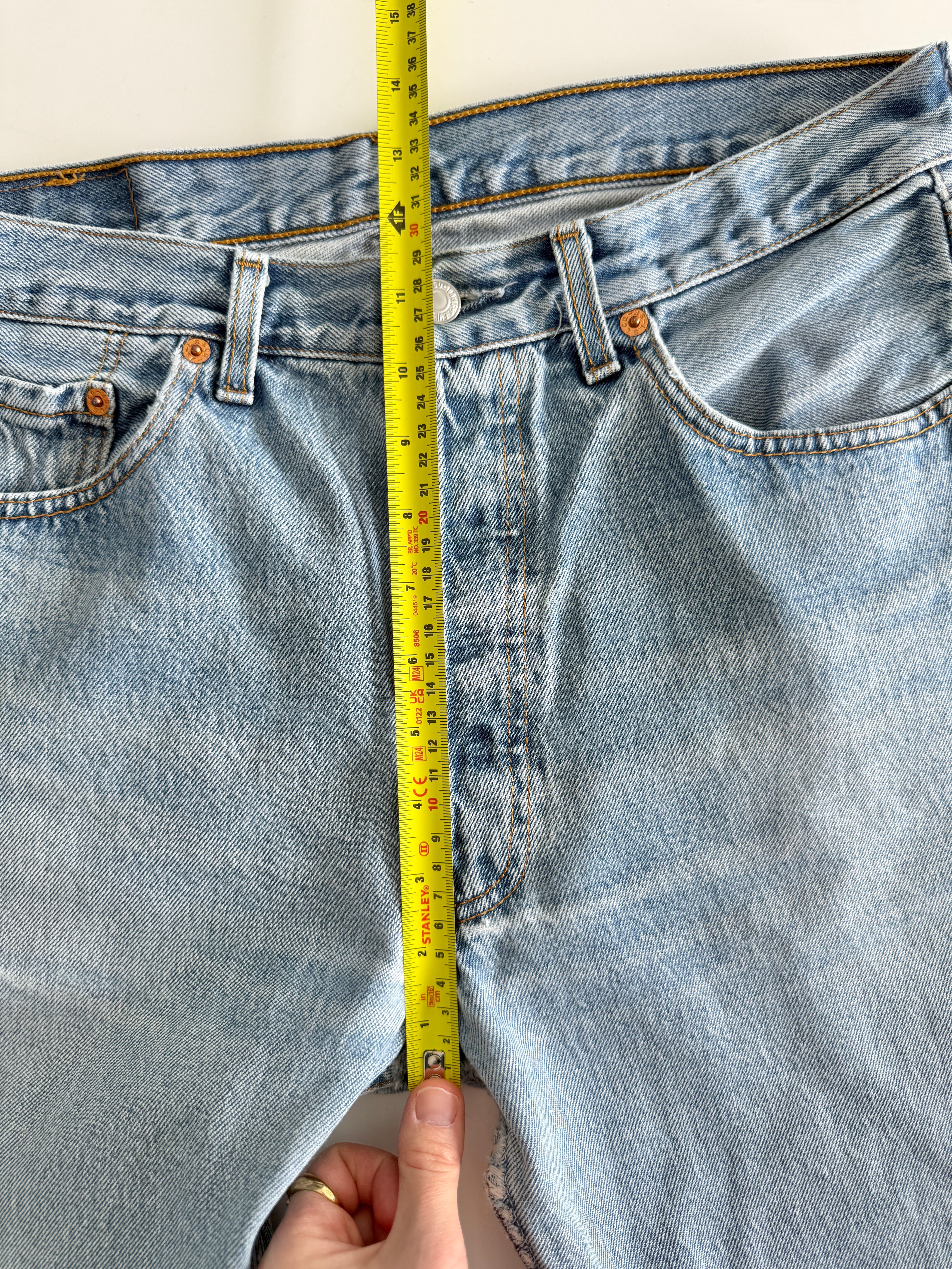 W31 L29 vintage Levis 501 31” measured unique faded blue denim 90s Levi’s 501s