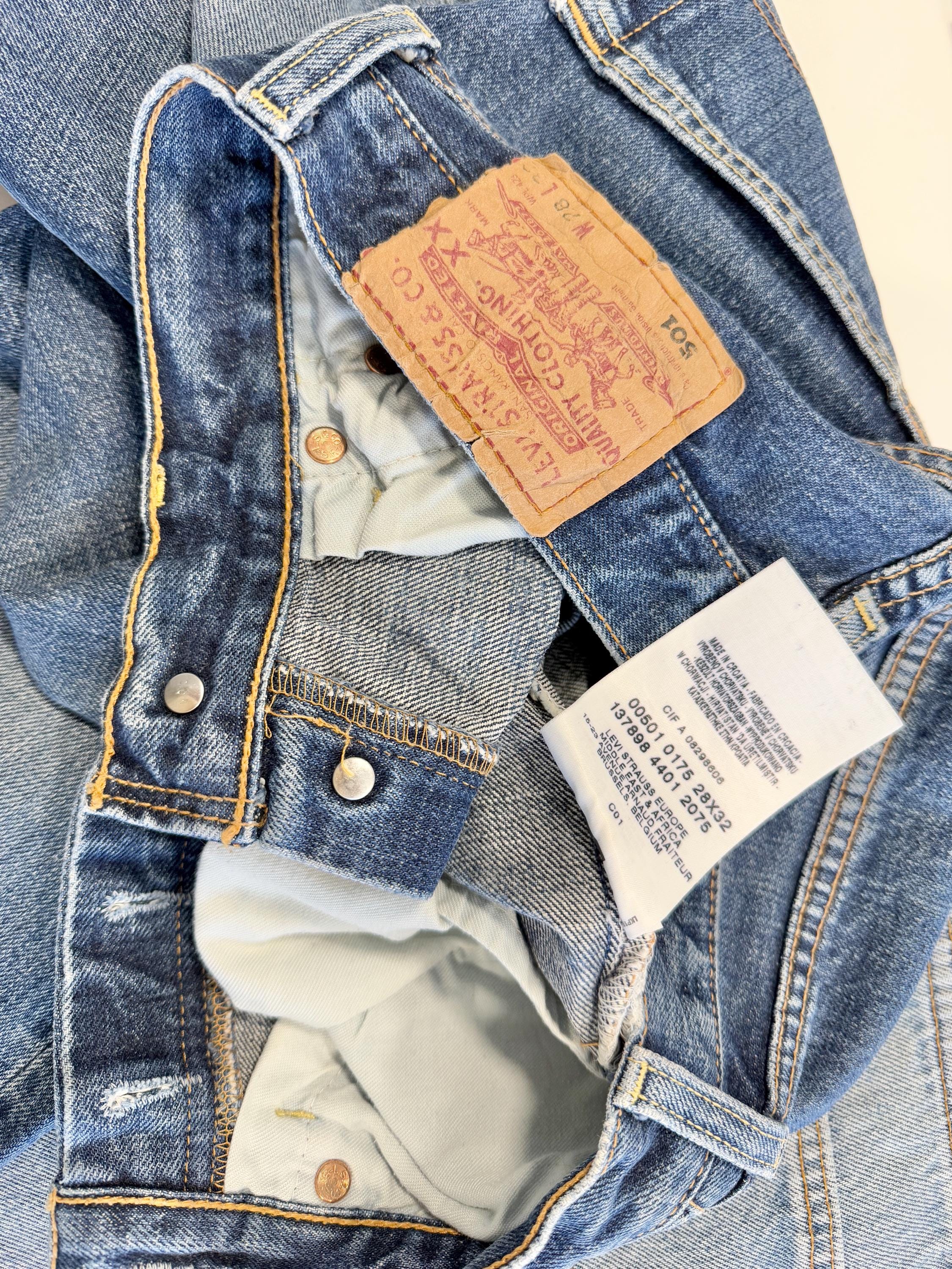 Levis 501 vintage w25 L30 dark faded blue 501s straight leg jeans 501 24”/25” waist