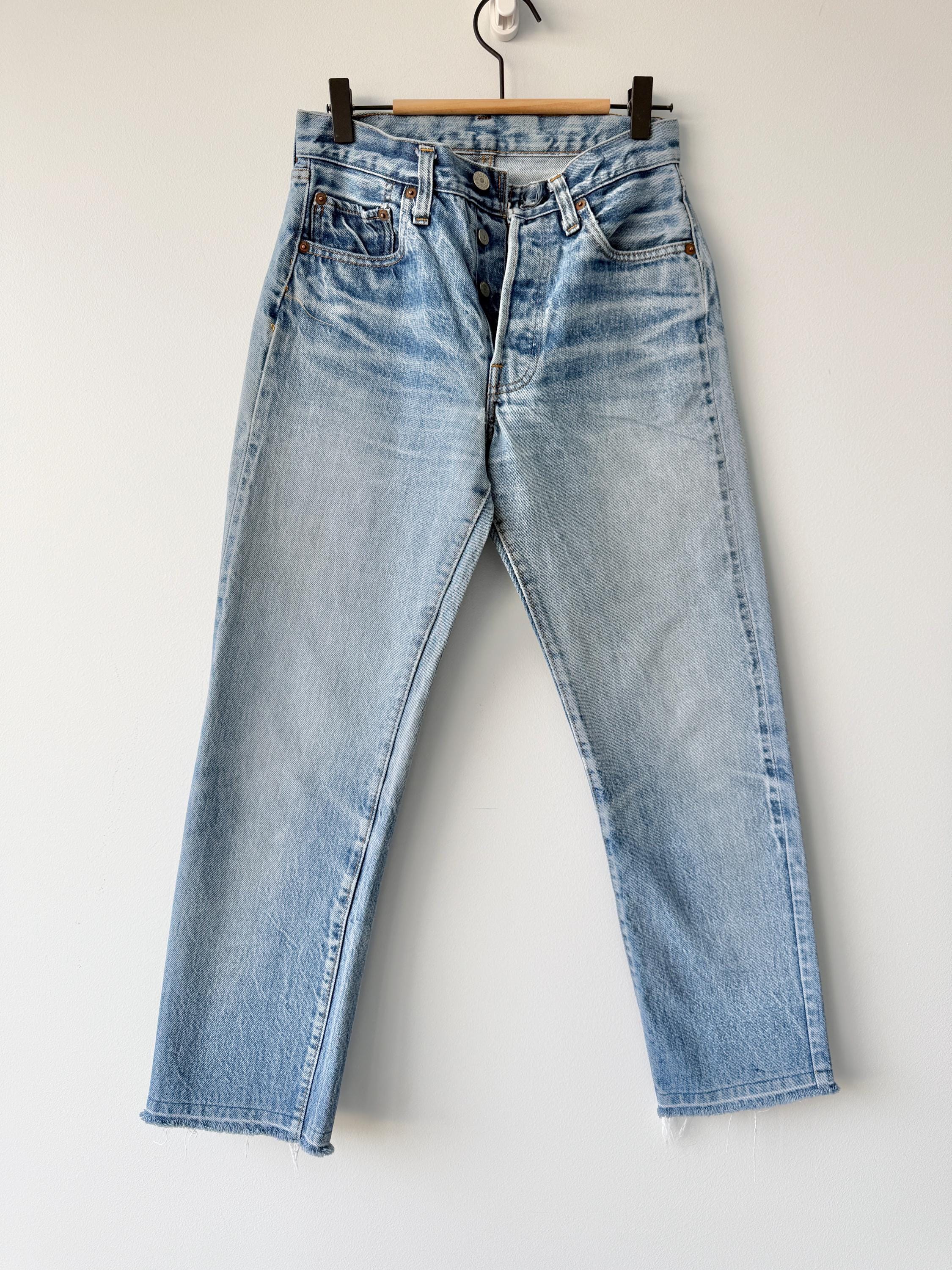 W26 L27 selvedge red line vintage Levis 501 25-26” measured waist dark raw blue faded made in USA 70s
