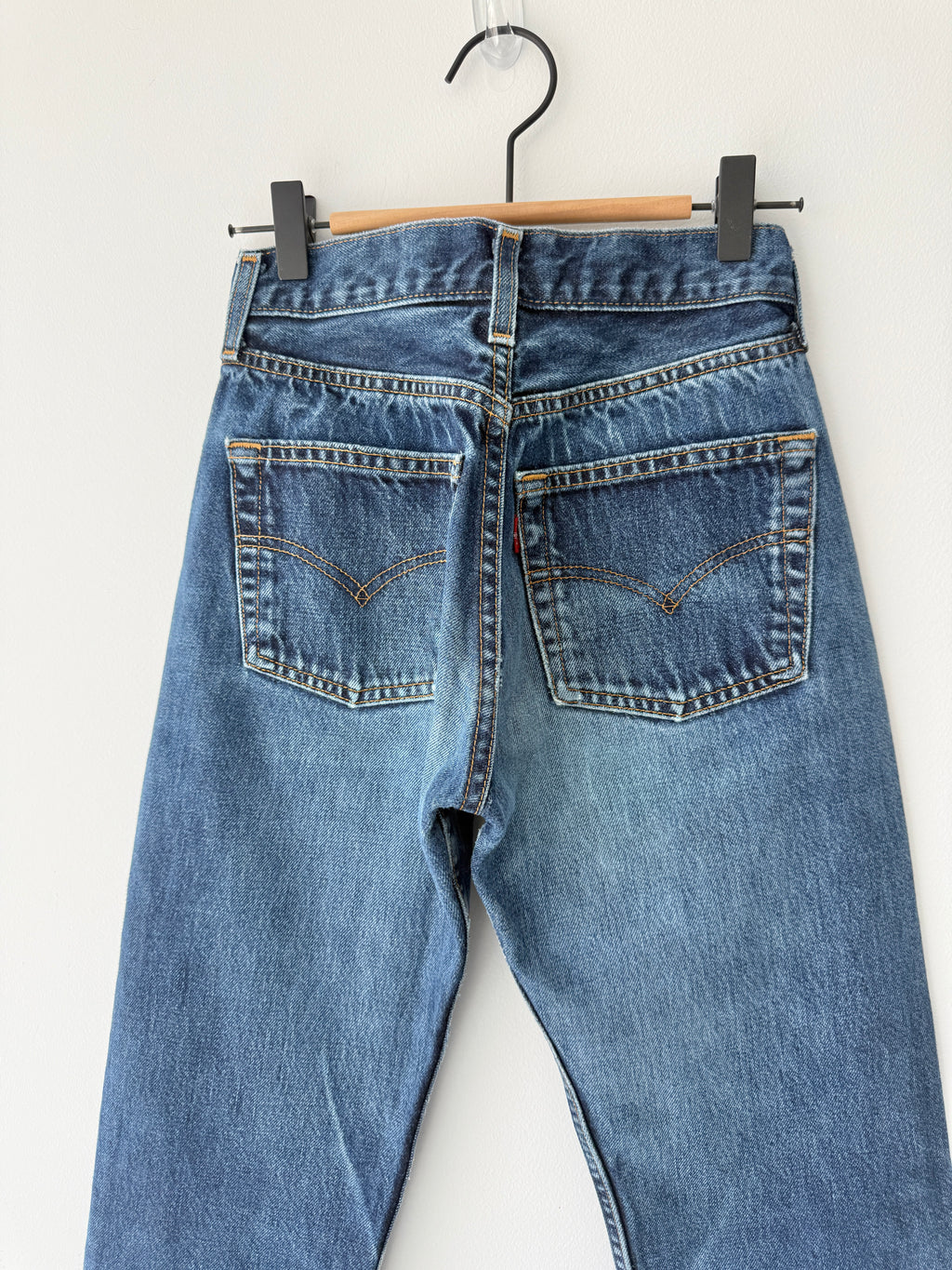 W24 L29 vintage Levis 501 23/24” measured waist dark indigo faded blue 501s