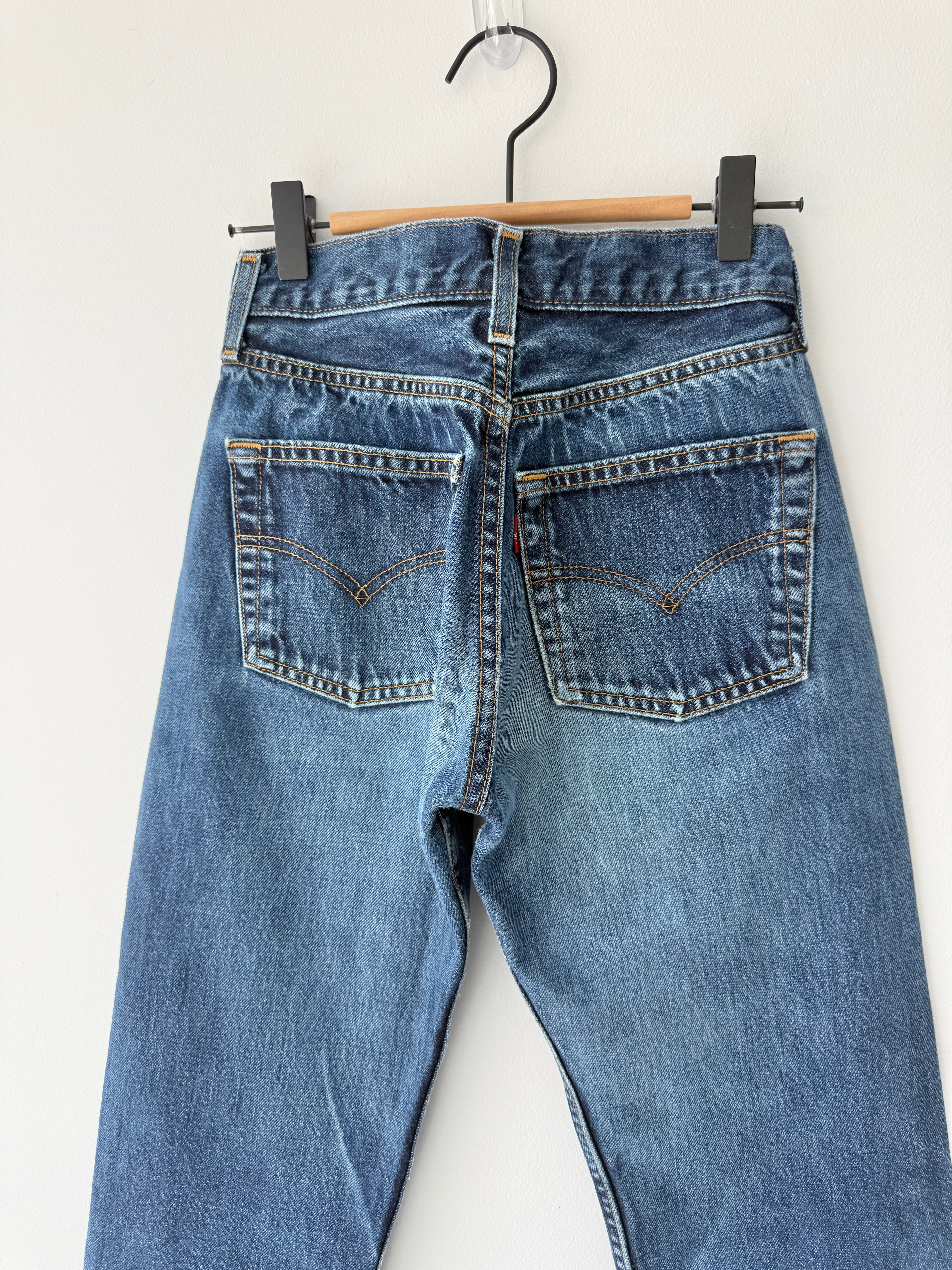 W24 L29 vintage Levis 501 23/24” measured waist dark indigo faded blue 501s