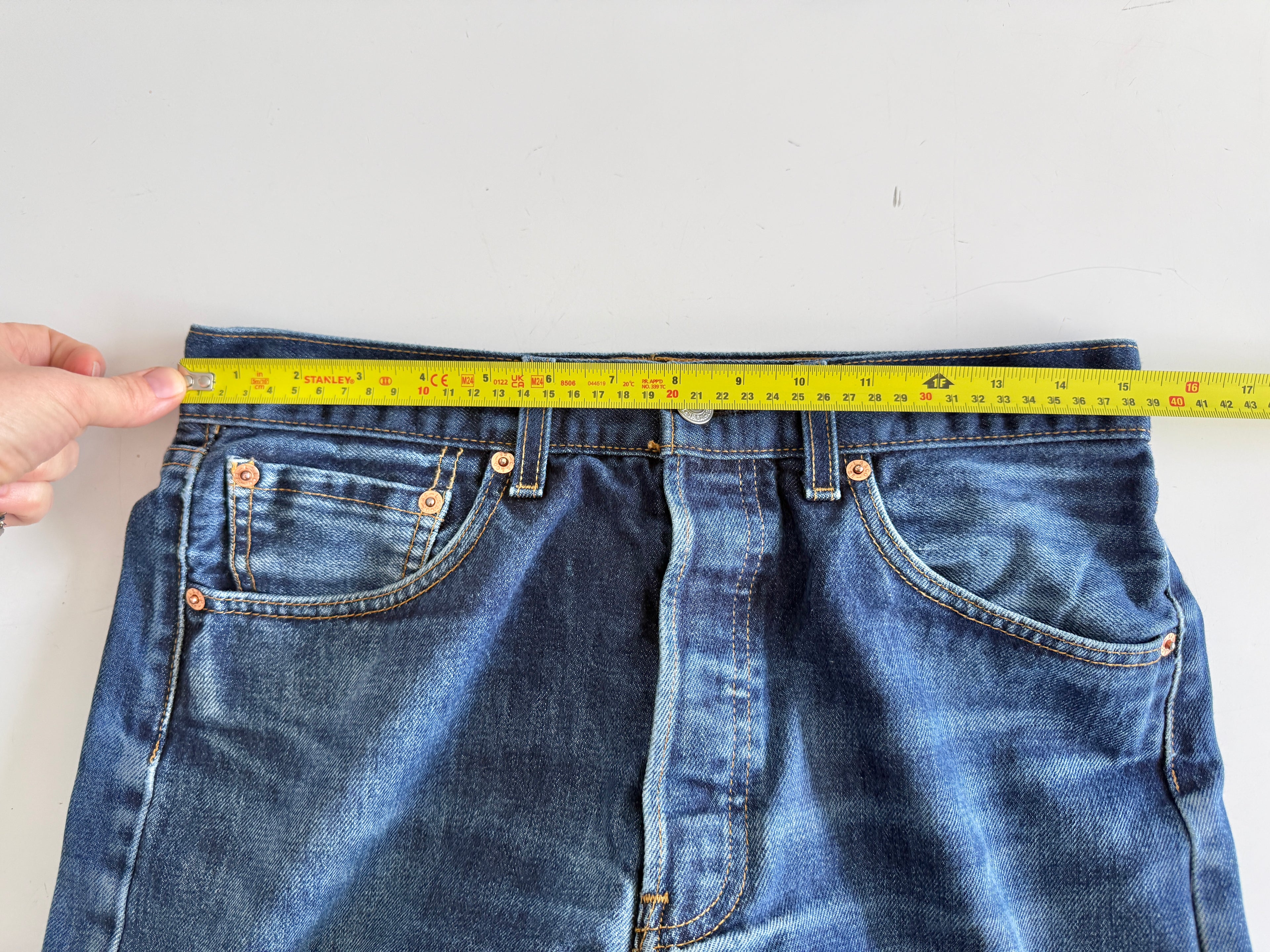 W30 L29 vintage Levis 501 29/30” dark blue Levi’s 501s Y2K