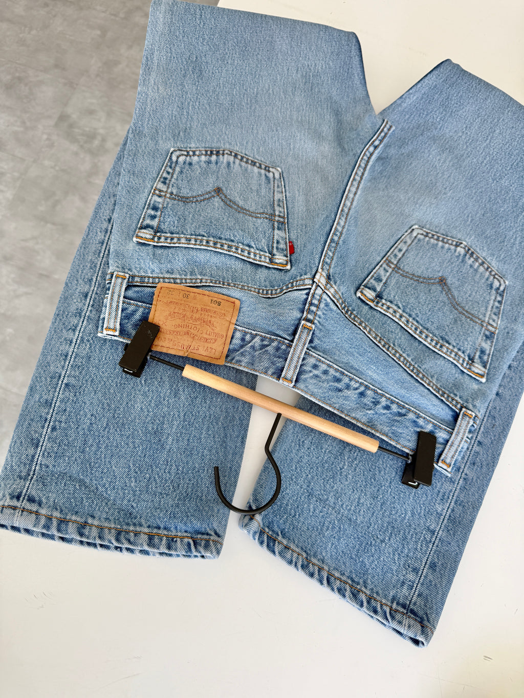 W28 L31 vintage Levis 501 27/28” measured waist medium blue 90s USA  501s