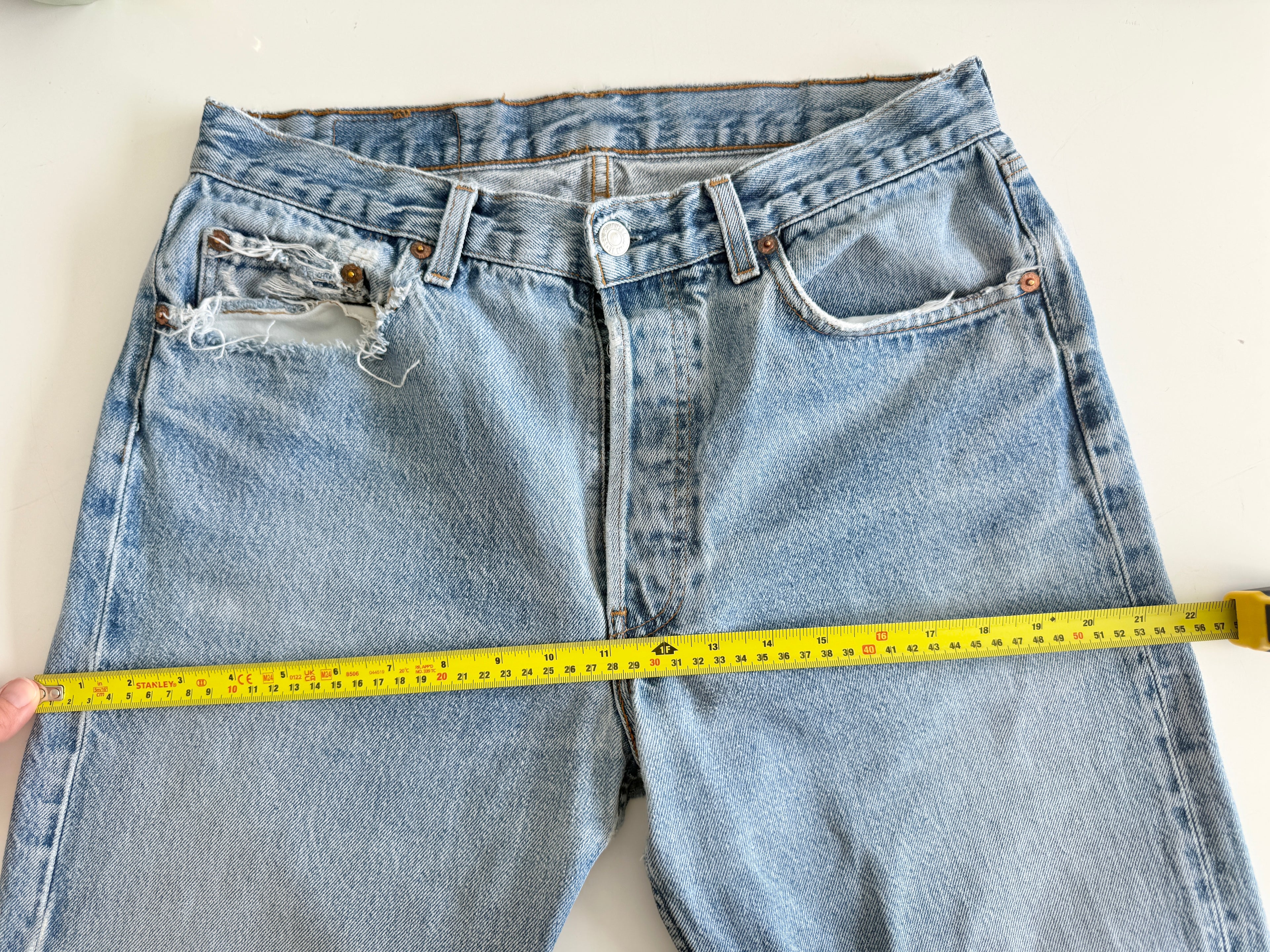 W31 L31 vintage Levis 501 30/31” measured waist light faded blue 80s 501s