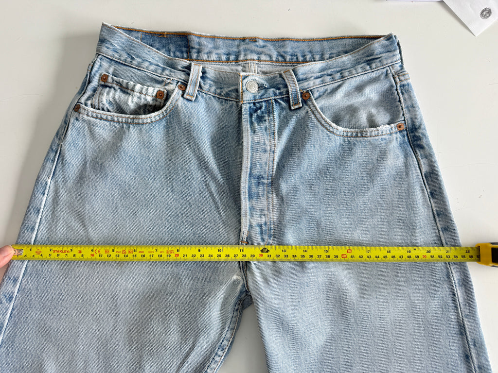 W30 L29 vintage Levis 501 29/30” measured waist light blue 501s made in USA 90s