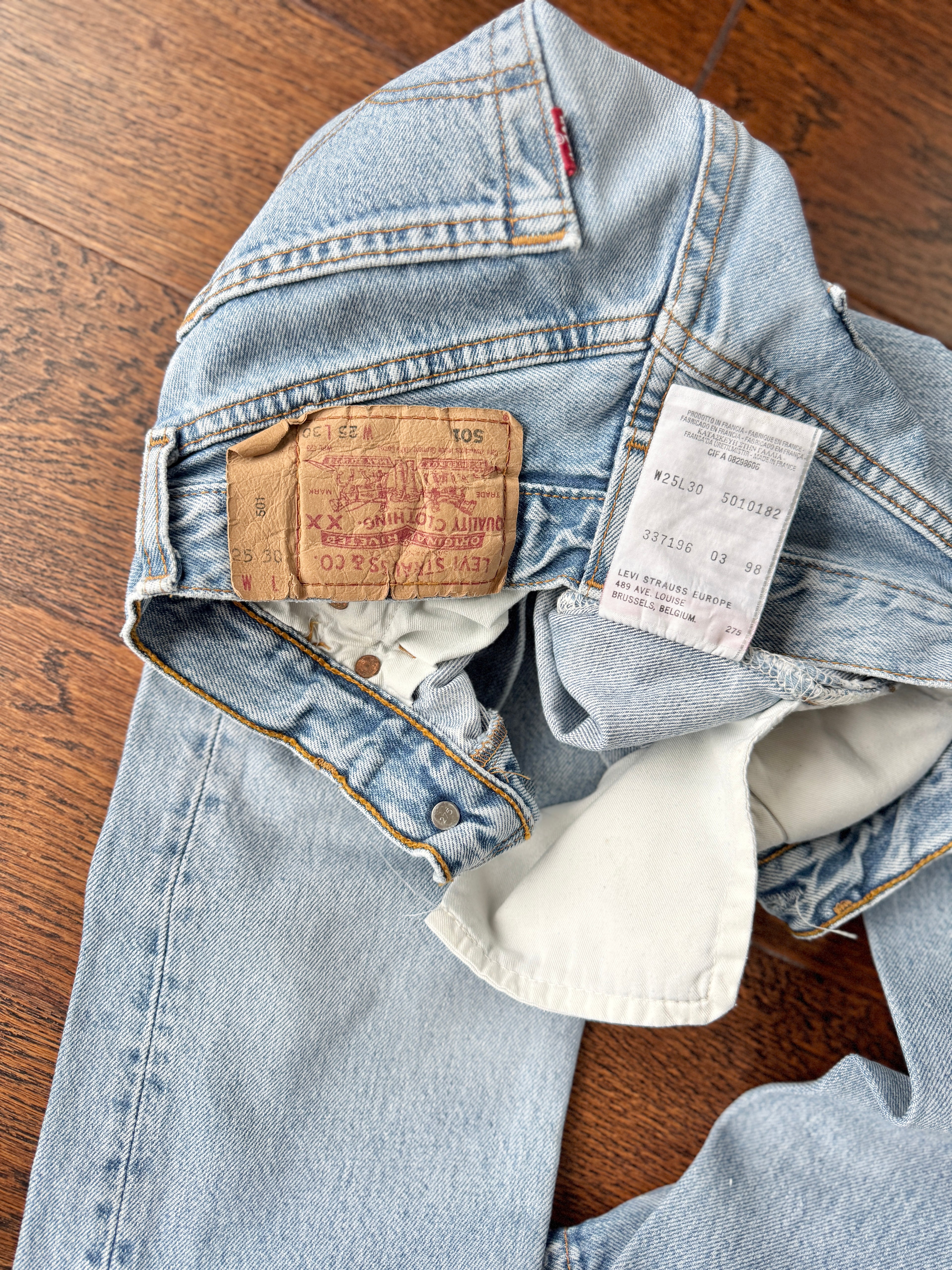 Softer W24 L29 vintage Levis 501 22/24” measured light blue 90s Levi’s 501s