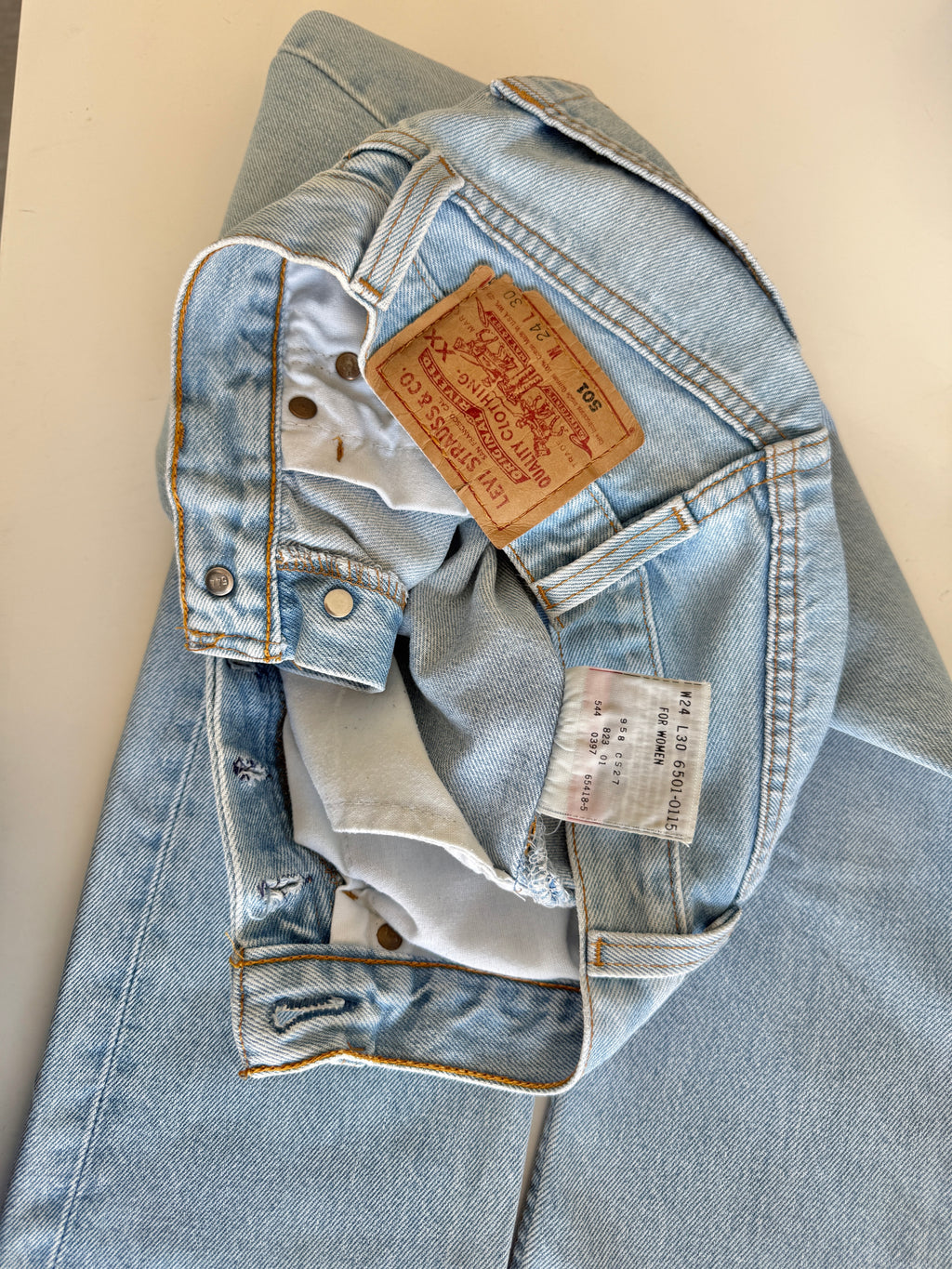 W23 L29 vintage Levis 501s 22/23” measured light blue fade 501s 90s  USA for women tag