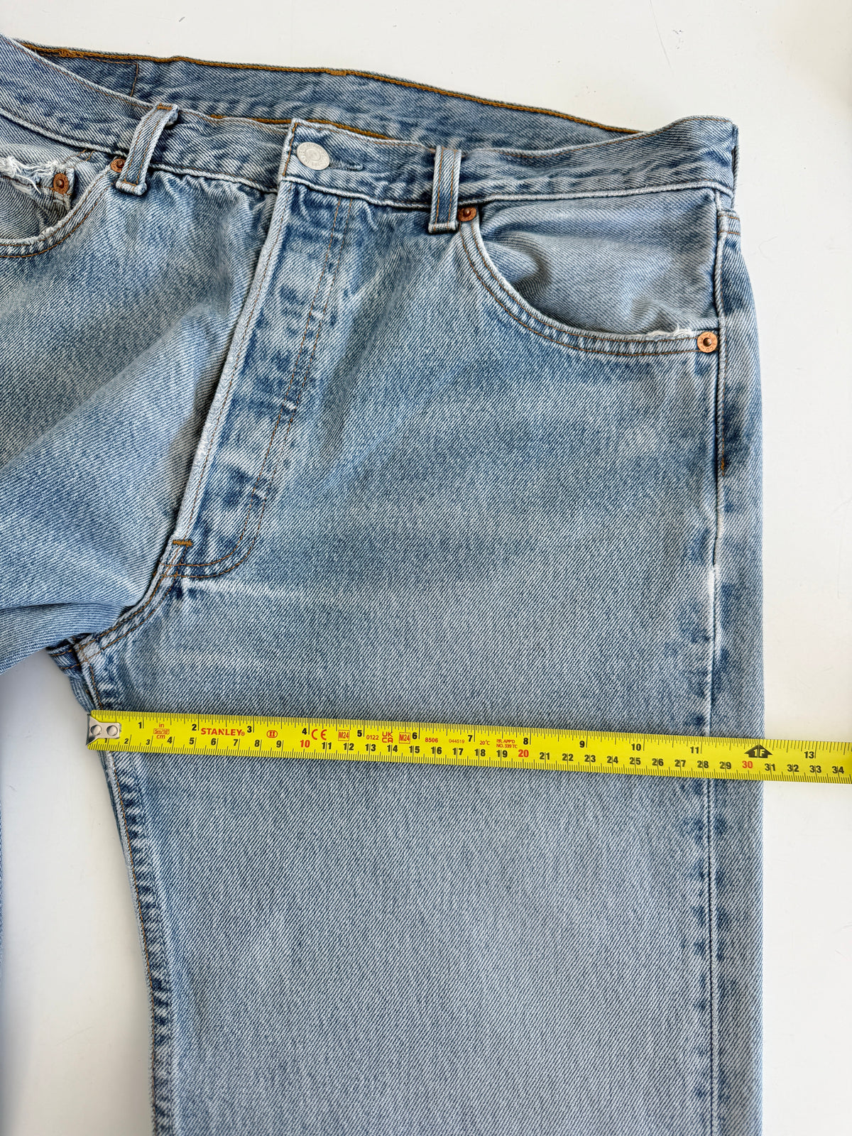W32 L31 vintage Levis 501s 31/32” measured light medium blue faded 90s 501s